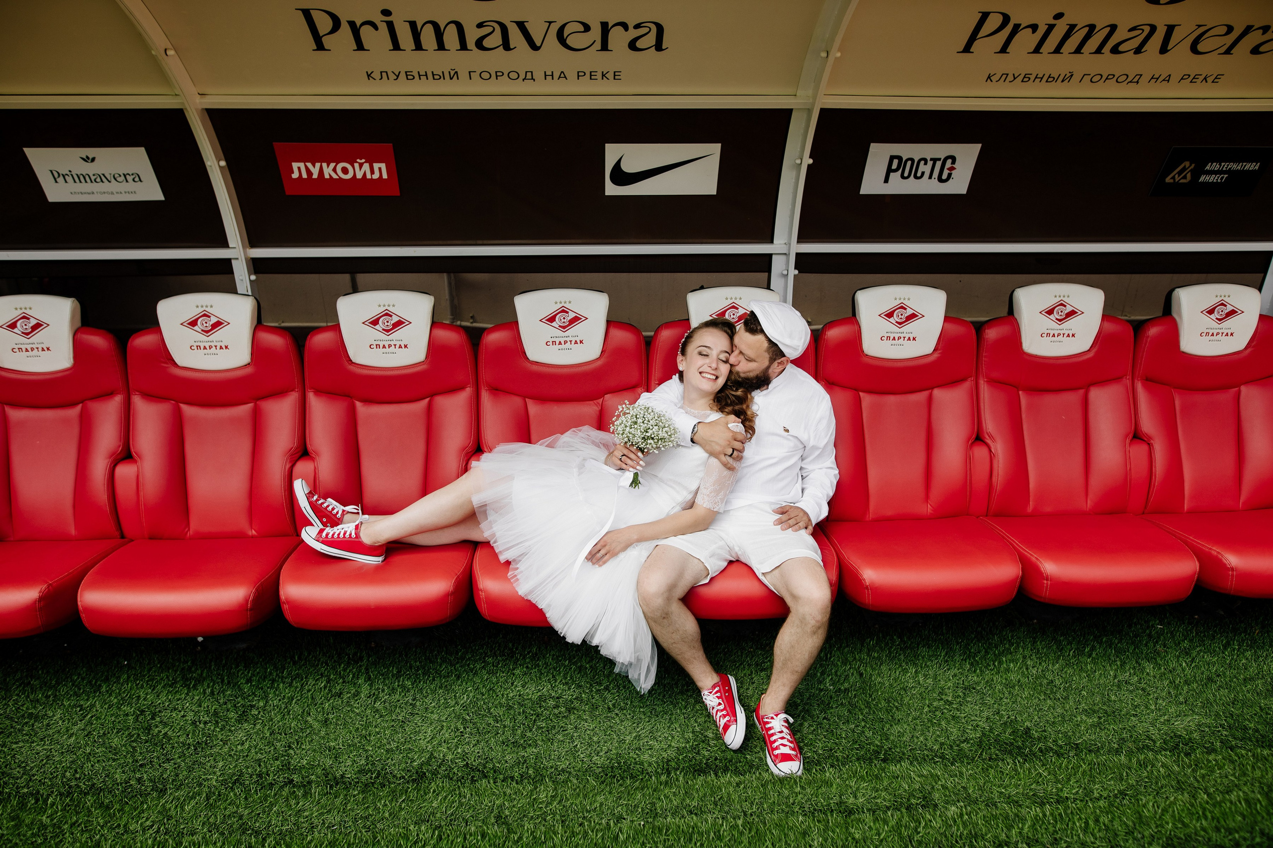 Свадьба на стадионе Спартак Лукойл Арена, свадьба на Северном речном вокзале, свадьба в метро, новые адреса счастья. Свадебный и семейный фотограф Екатерина Иванова