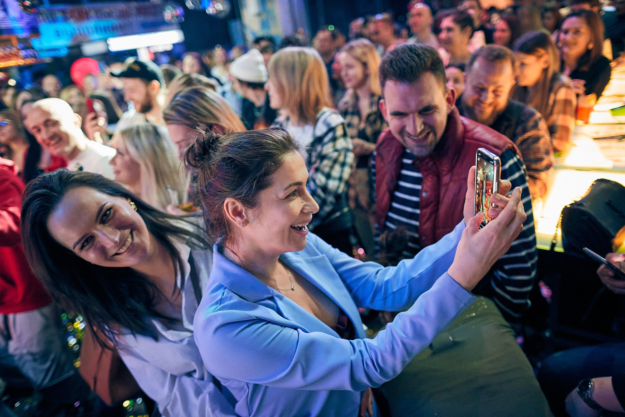 Фотограф на концерте группы «Мальчишник» — репортажная съёмка в баре. Репортажный фотограф в Москве — Дмитрий Тарасов | Съёмка мероприятий, концертов, корпоративов