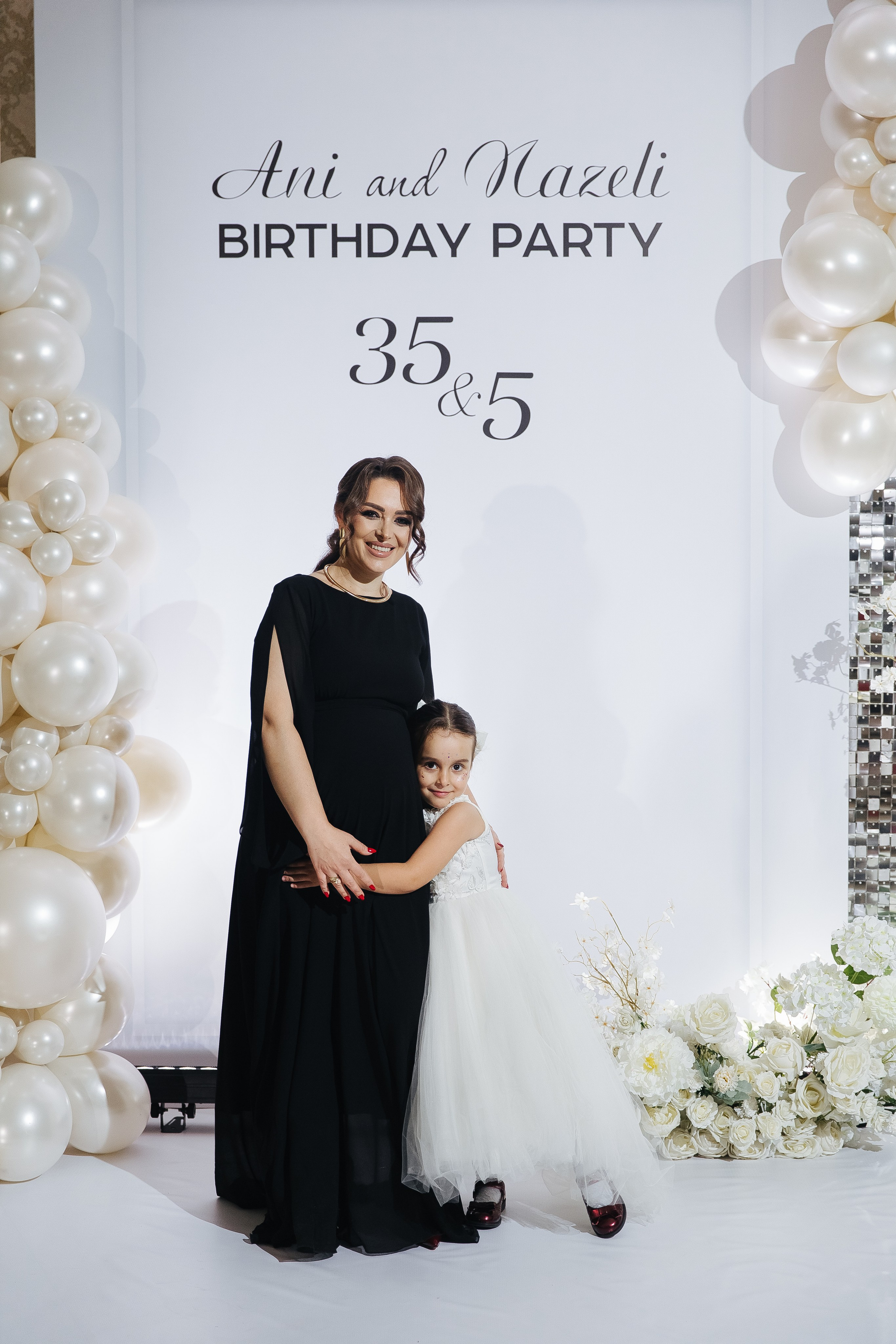 Ани и Назели. 35&5 День рождения, «Янтарь». Фотограф в Красноярске Надежда Воскресенская