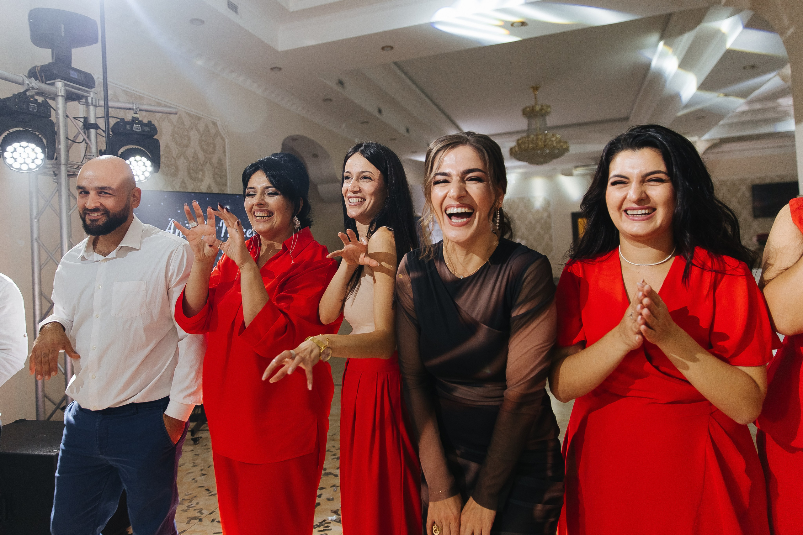 Ани и Назели. 35&5 День рождения, «Янтарь». Фотограф в Красноярске Надежда Воскресенская