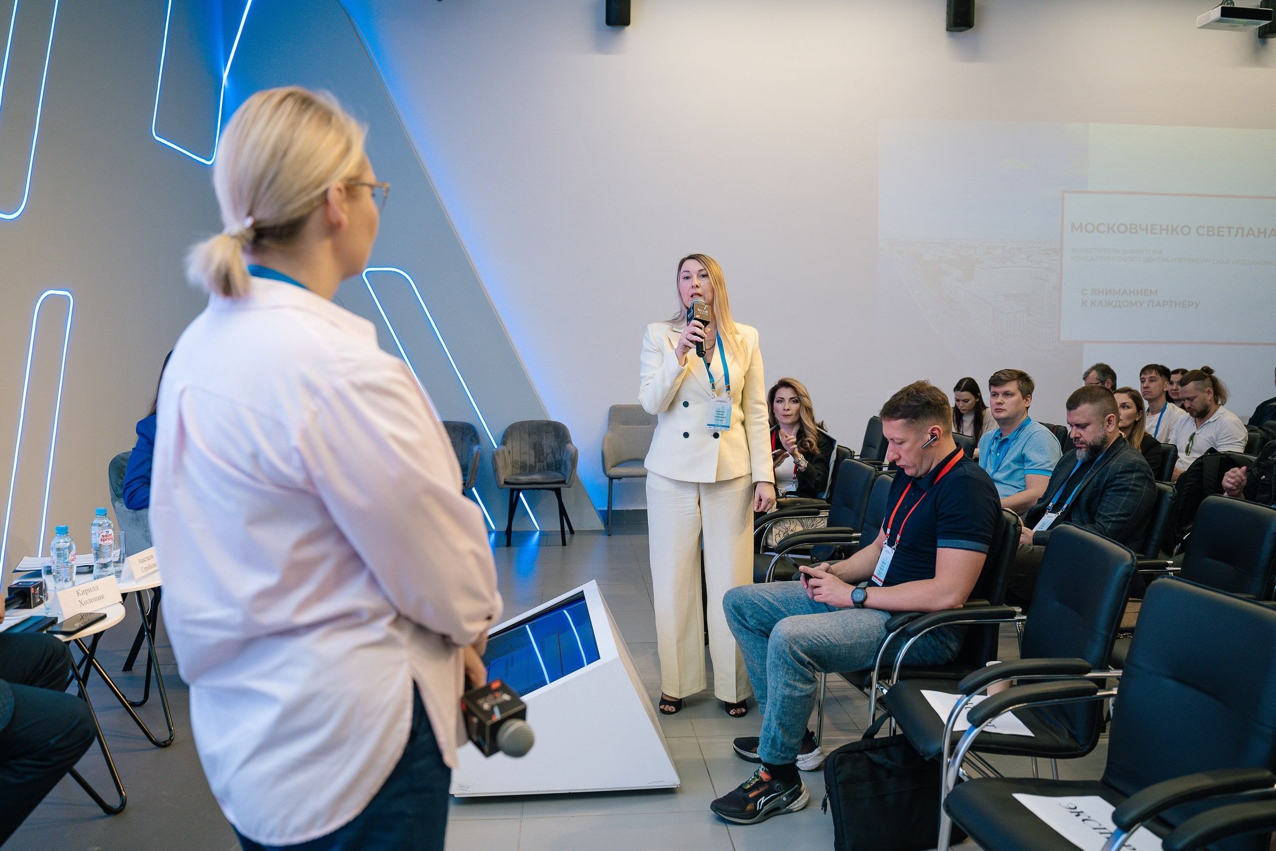 Репортажной фотосъемки на конференции на ВДНХ павильон Умный город