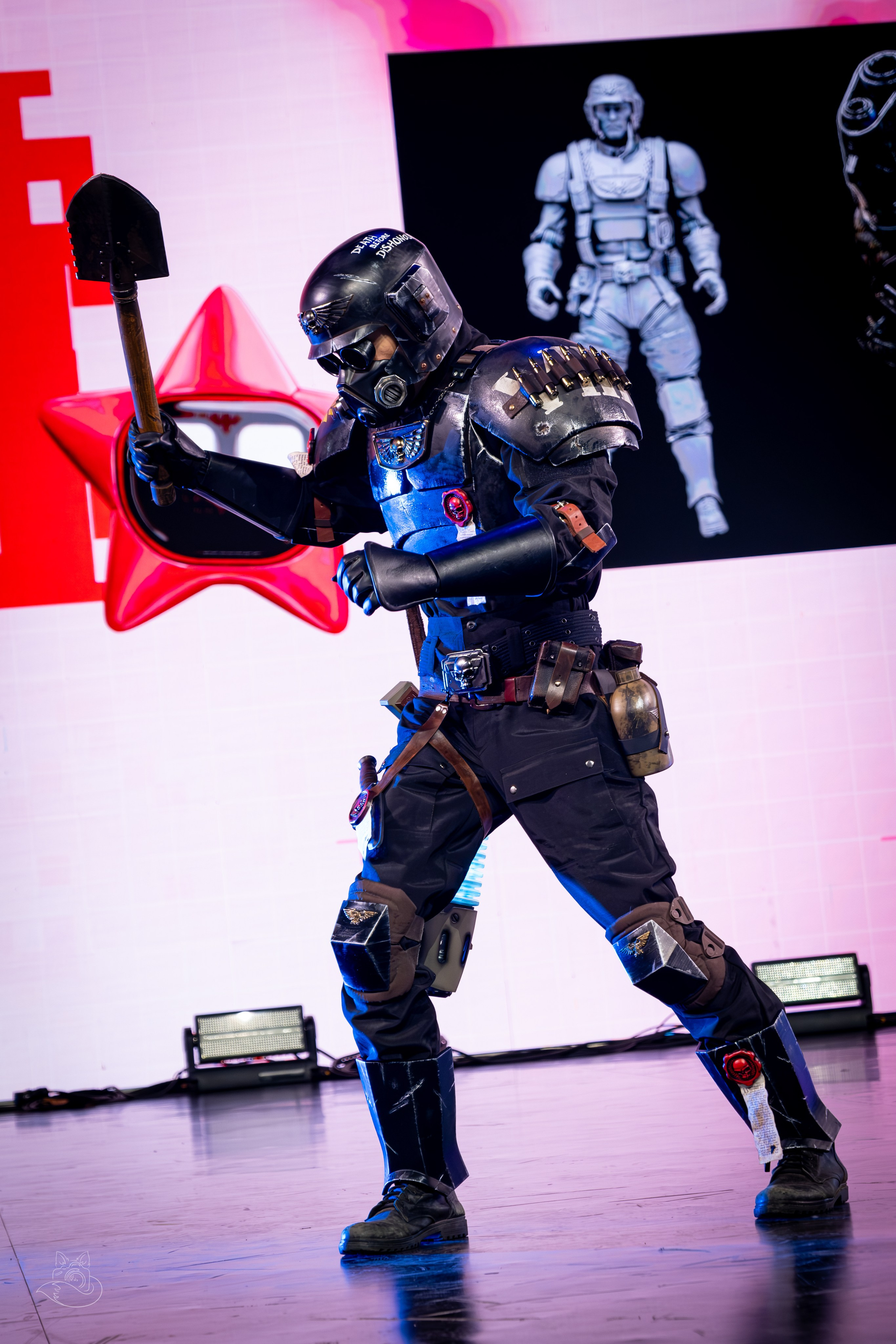 Сцена РЭД ЭКСПО 2024. Косплей фотограф