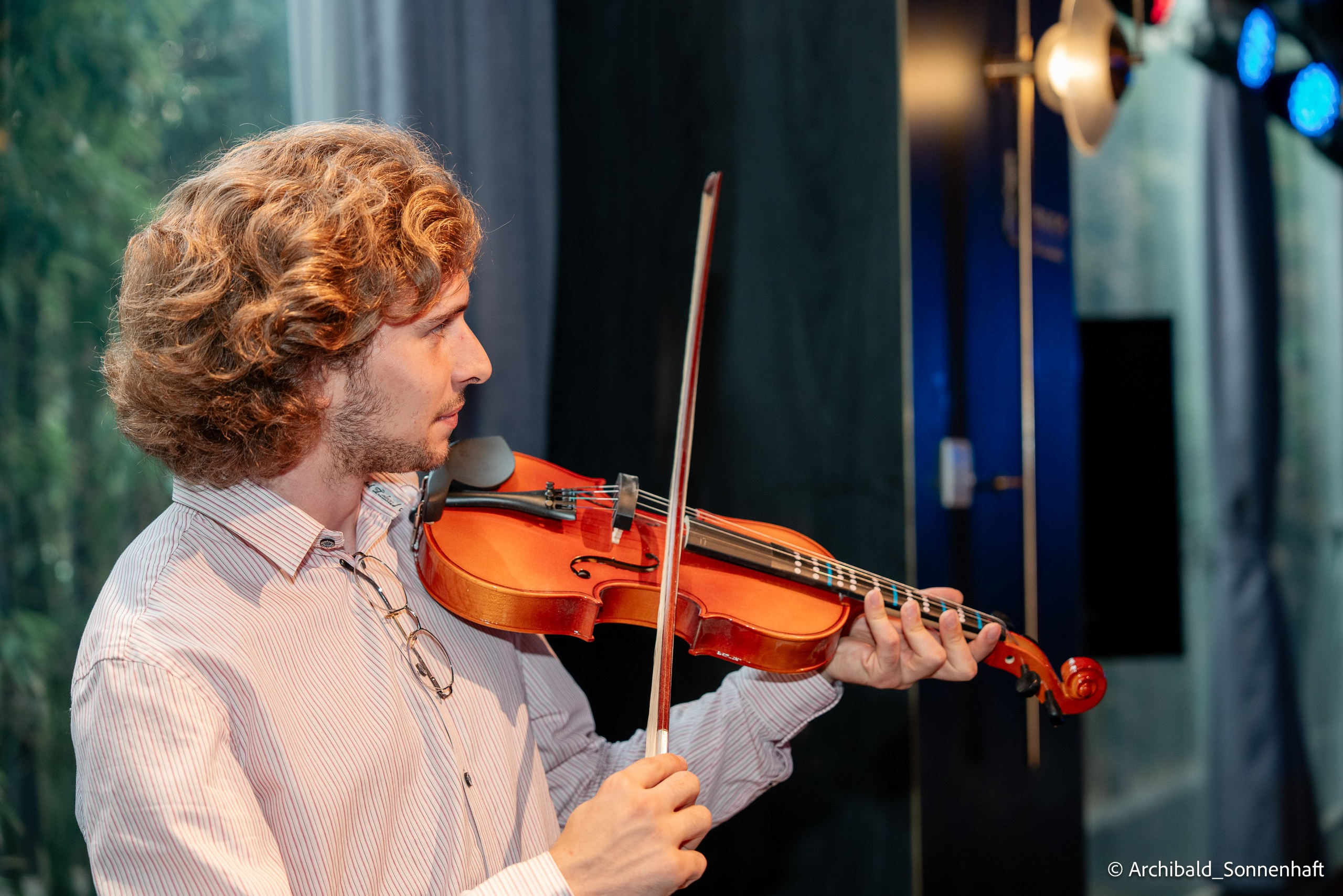 Georgian party. Photographer in Guangzhou, China. Archibald Sonnenhaft