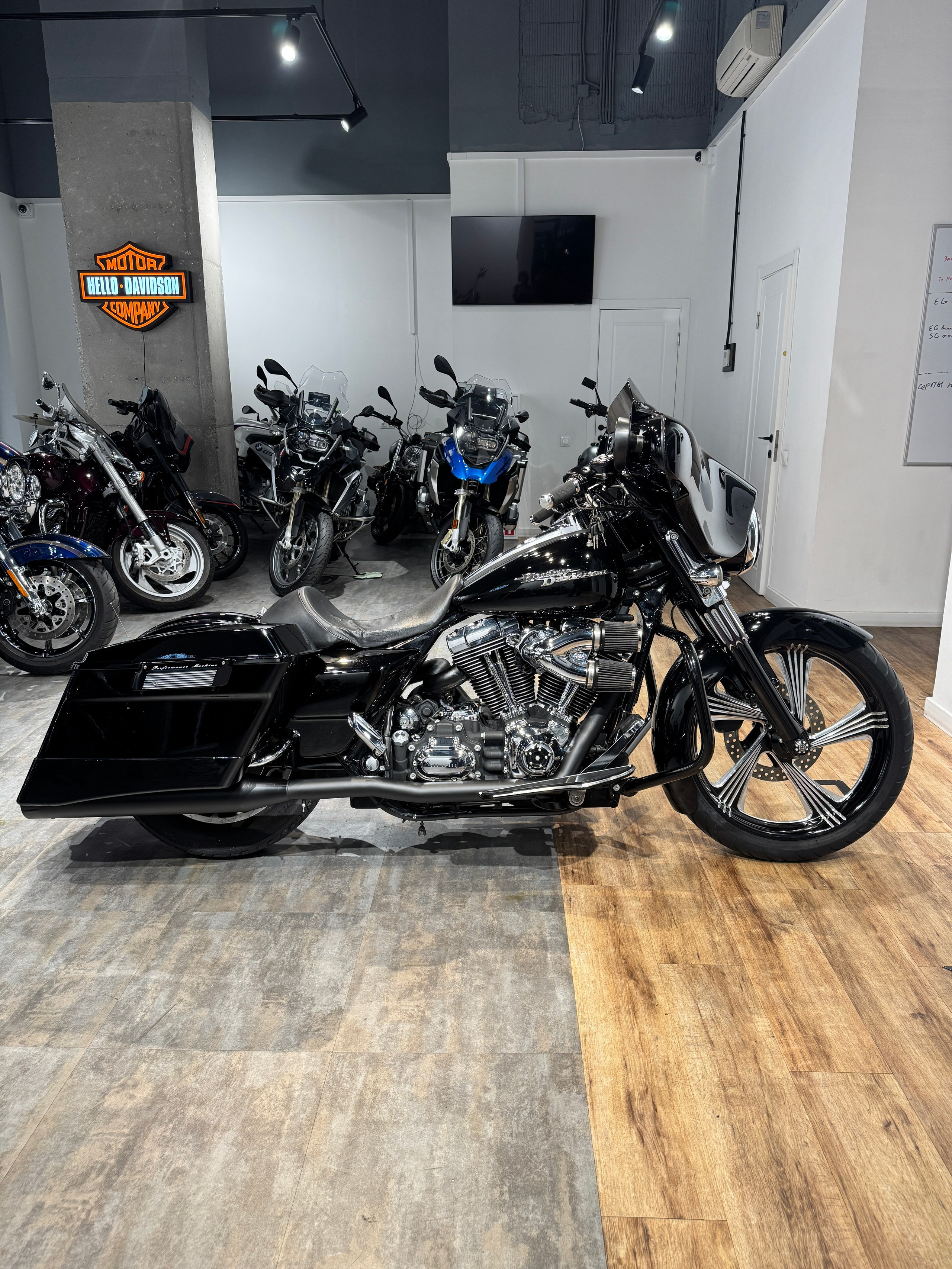 Мотоциклы Harley-Davidson HD Street Glide Bagger (Touring)  — купить мотоцикл. Hello Davidson, Москва. Только хорошие мотоциклы…