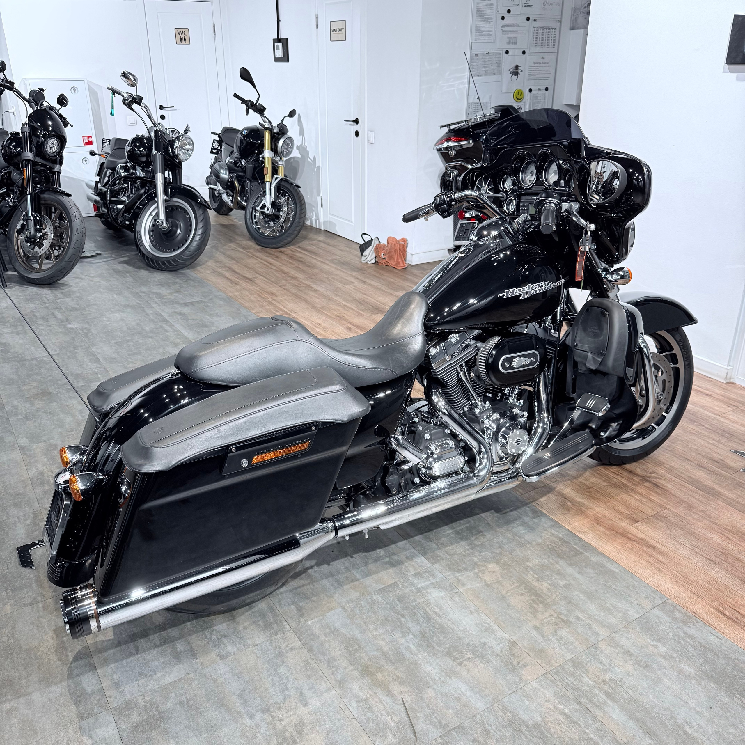2012 Street Glide 103 АВS Vivid Вlаck. Hello Davidson, Москва. Только хорошие мотоциклы…