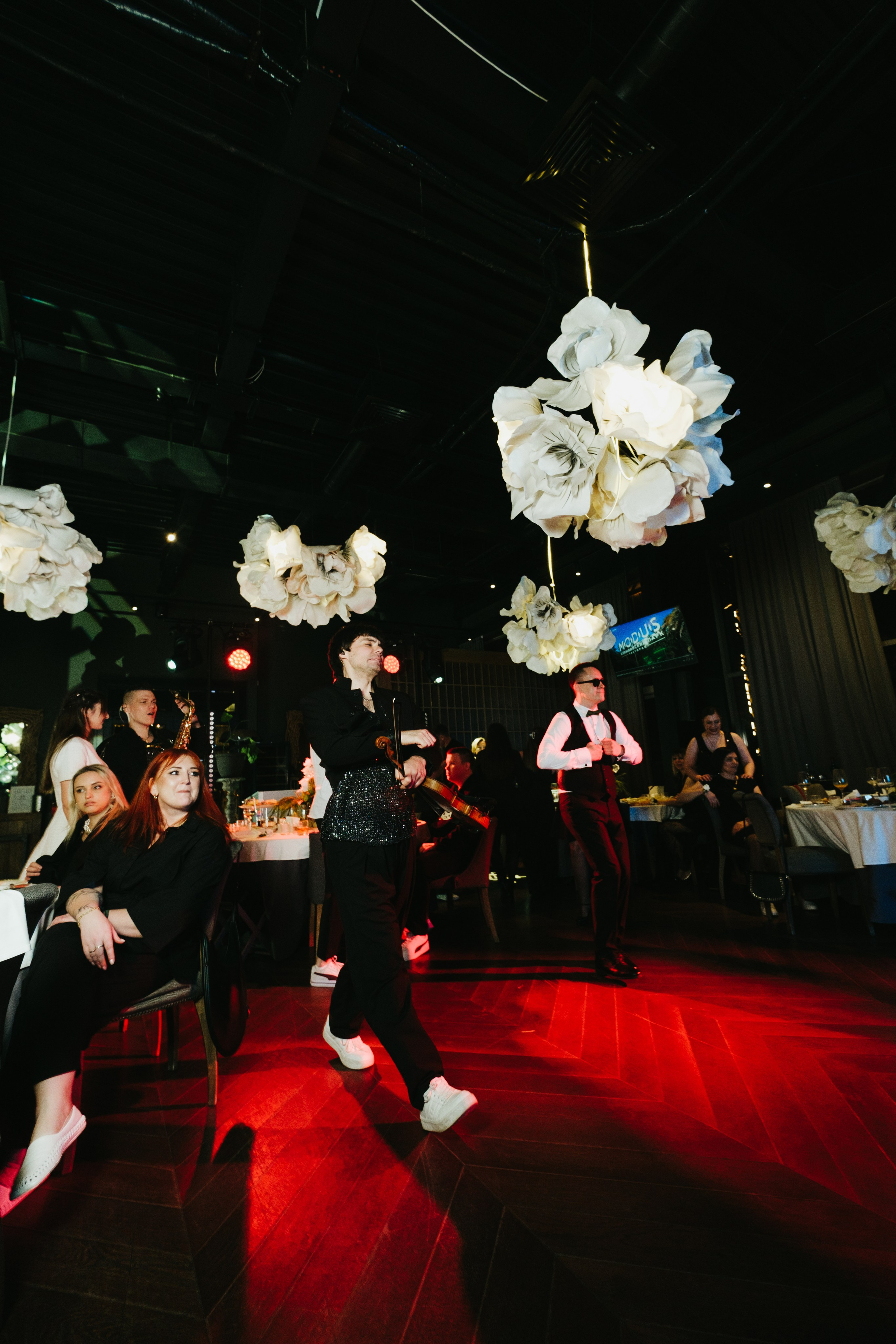 Корпоратив в Сириусу (Адлер) 10 лет компании. Свадебный фотограф Денис Ожигин в Краснодаре и крае. Эмоциональная и стильная съемка вашего дня