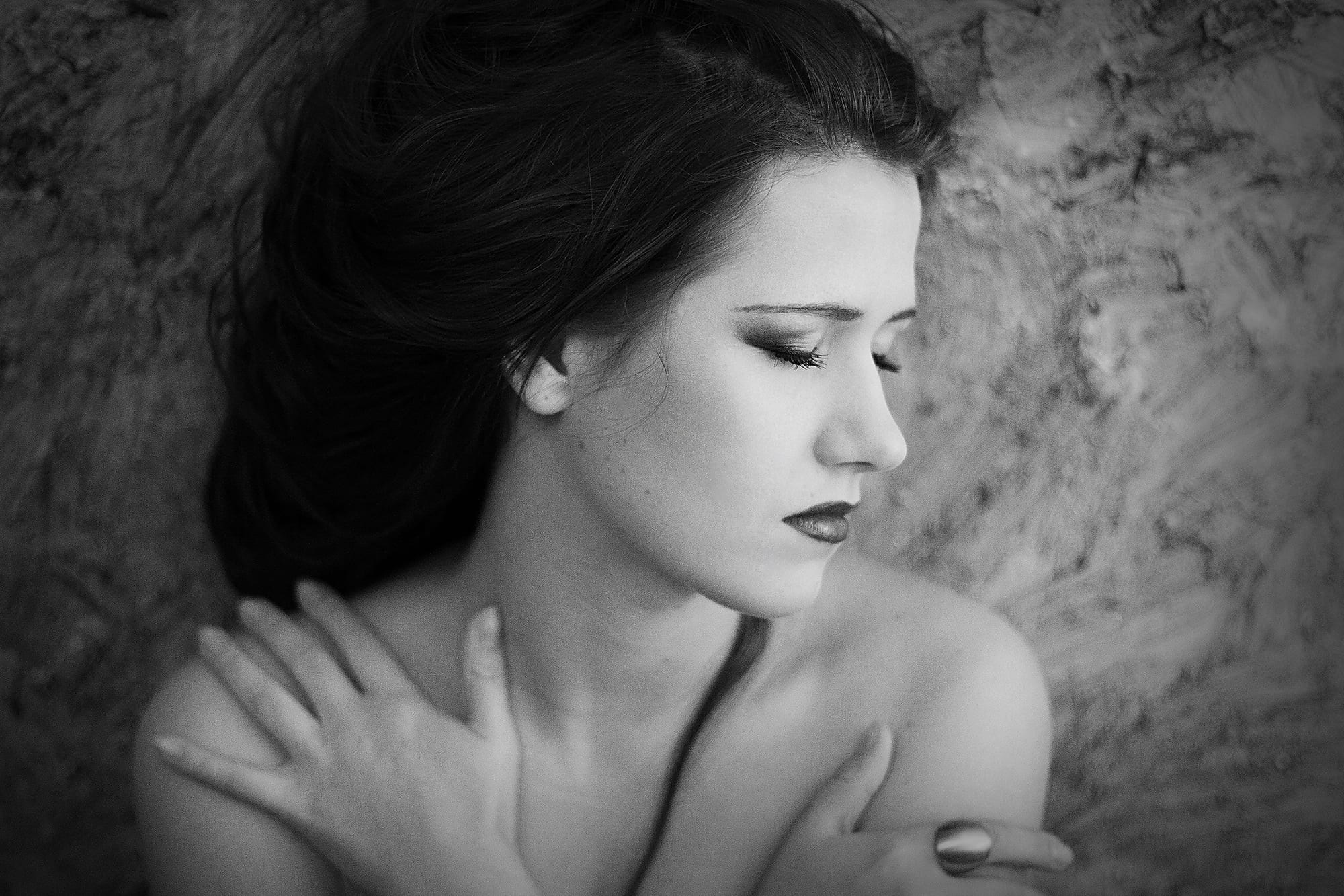 fashion-style-portrait-in-modern-interior-studio-saint-petersburg