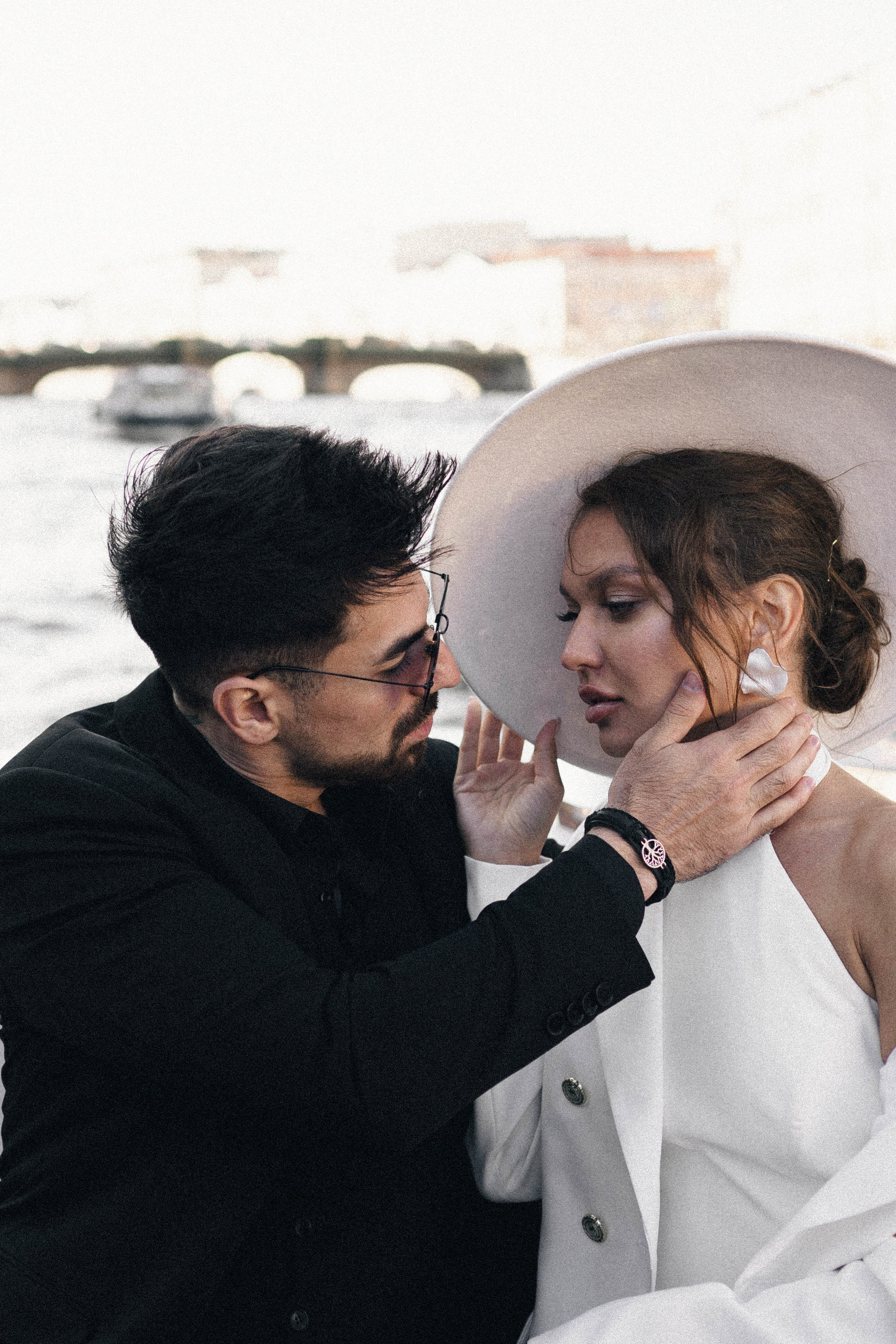 СВАДЕНБНАЯ СЬЕМКА НА КАТЕРЕ ПО КАНАЛАМ САНКТ-ПЕТЕРБУРГА И В АКВАТОРИИ НЕВЫ. Профессиональный фотограф, Санкт-Петербург — Виктория Богомолова