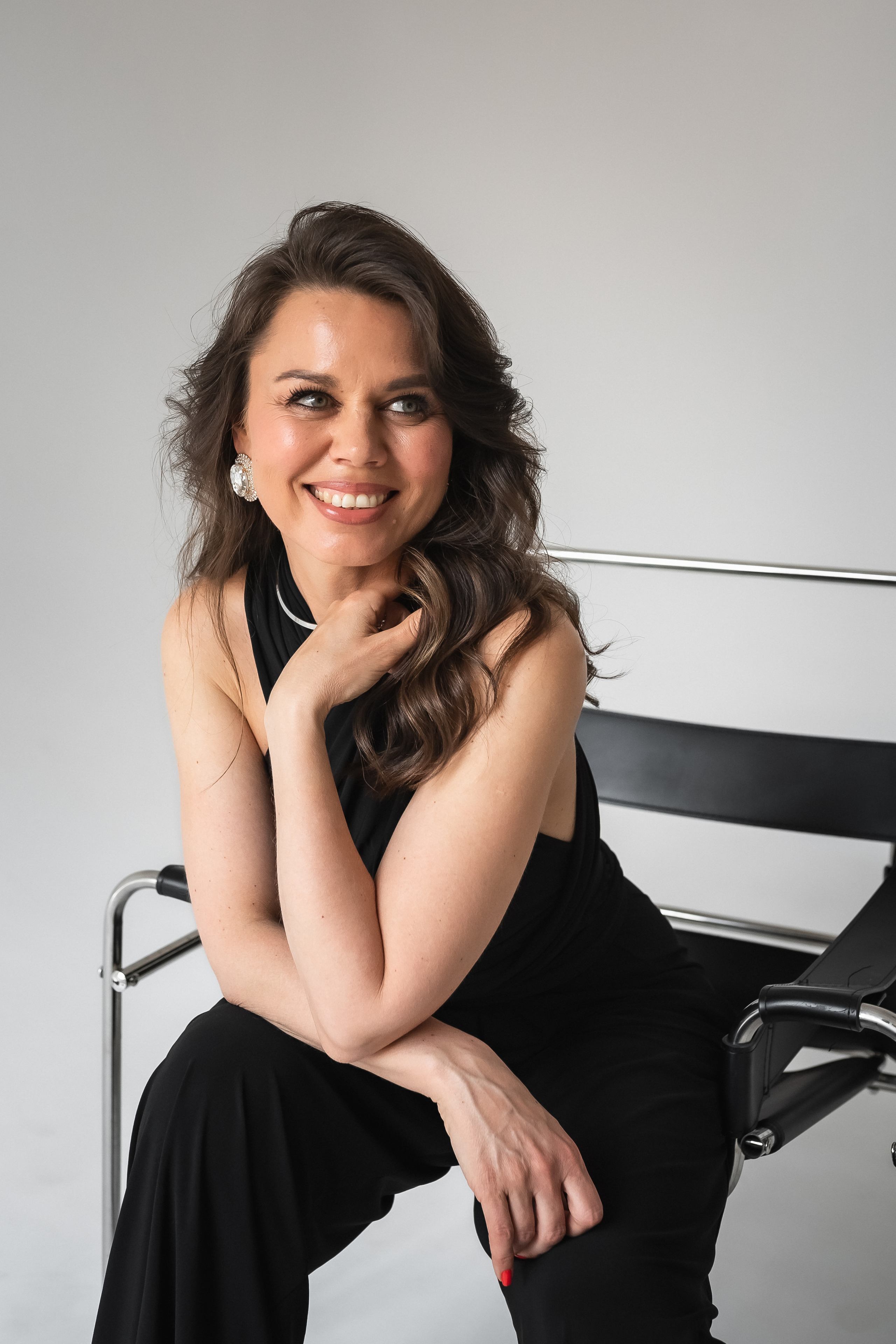 Женский портрет на циклораме. КОНТЕНТ |БРЕНД фотограф Санкт-Петербург — Жанна Олтаржевская