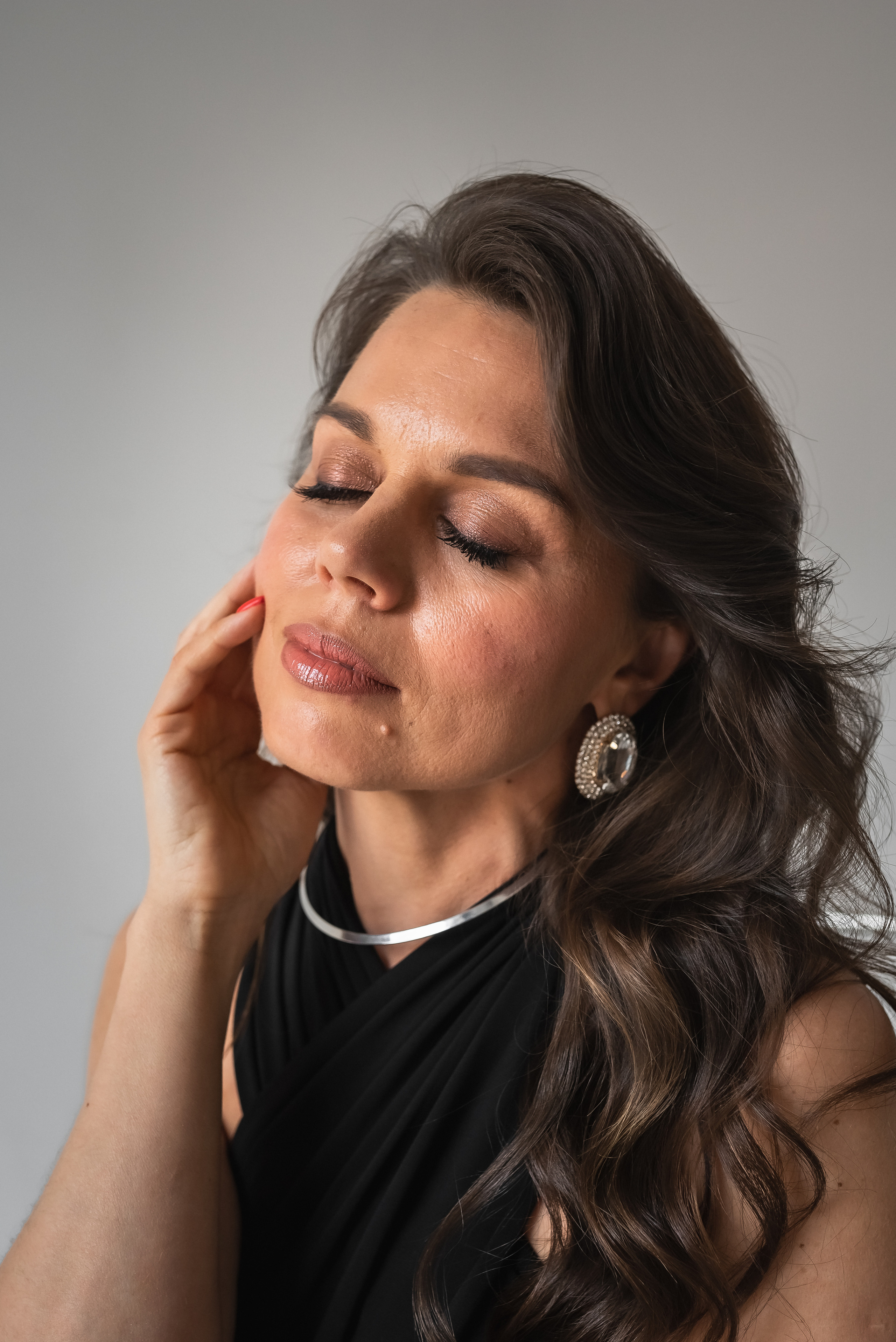 Женский портрет на циклораме. КОНТЕНТ |БРЕНД фотограф Санкт-Петербург — Жанна Олтаржевская