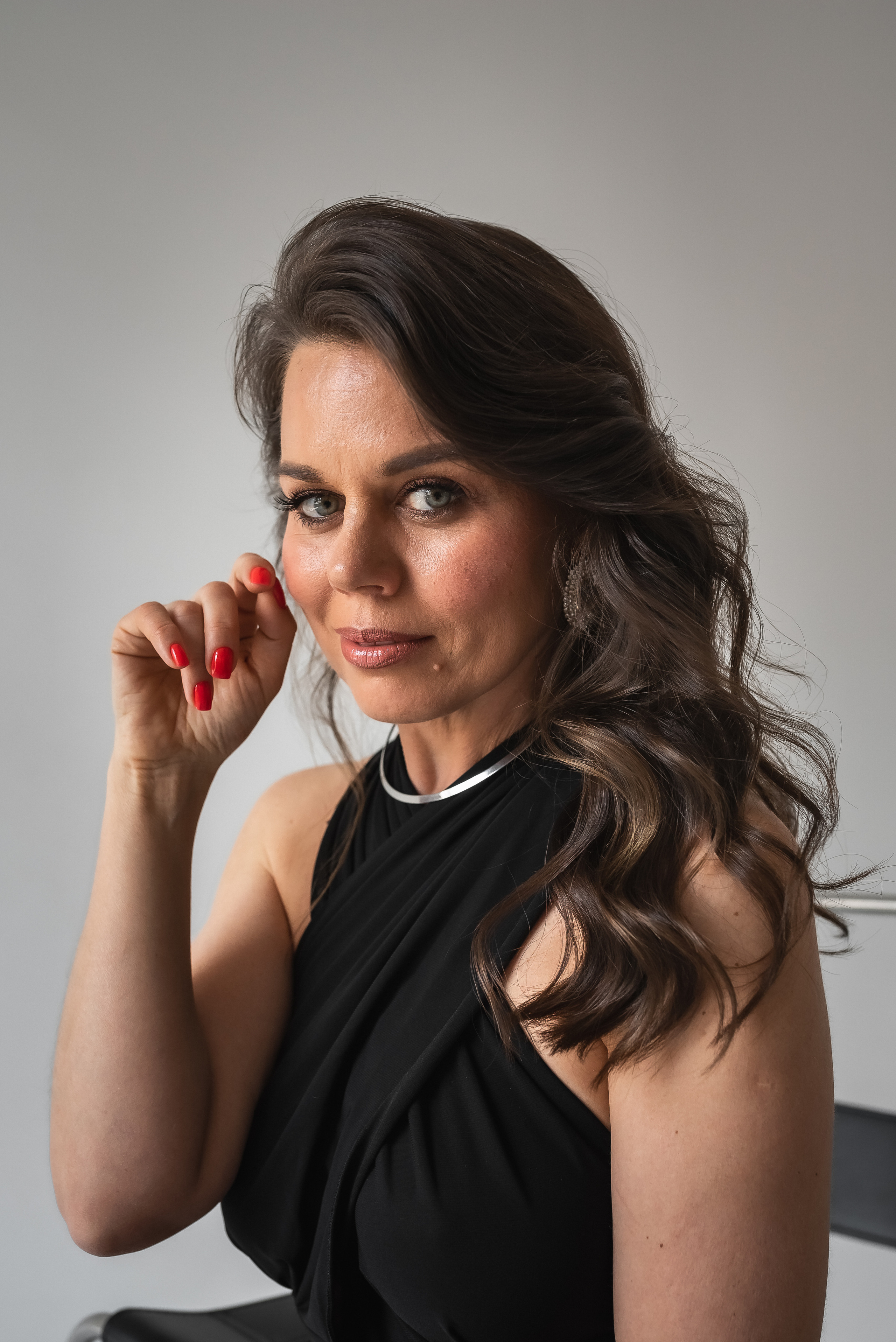 Женский портрет на циклораме. КОНТЕНТ |БРЕНД фотограф Санкт-Петербург — Жанна Олтаржевская