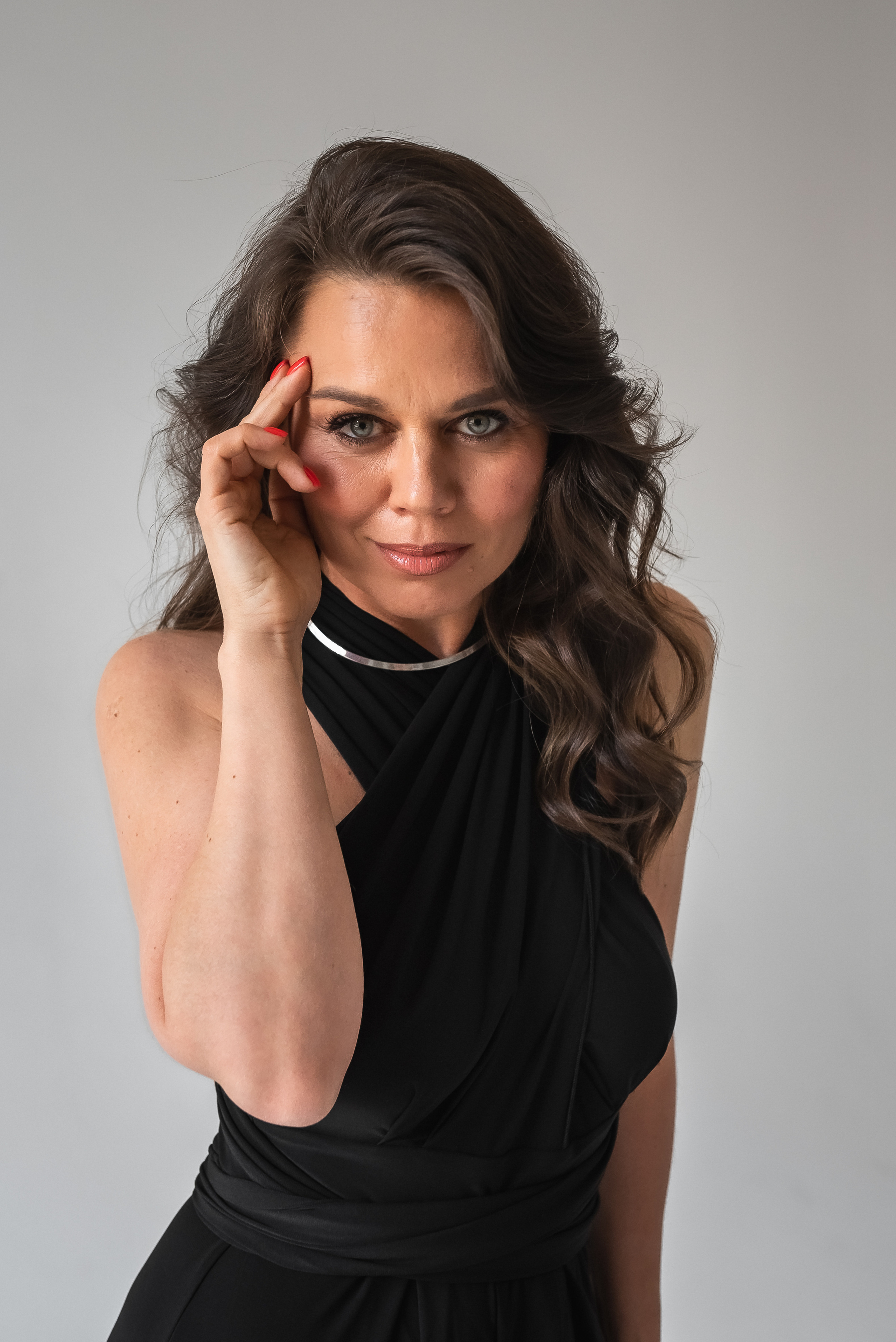 Женский портрет на циклораме. КОНТЕНТ |БРЕНД фотограф Санкт-Петербург — Жанна Олтаржевская