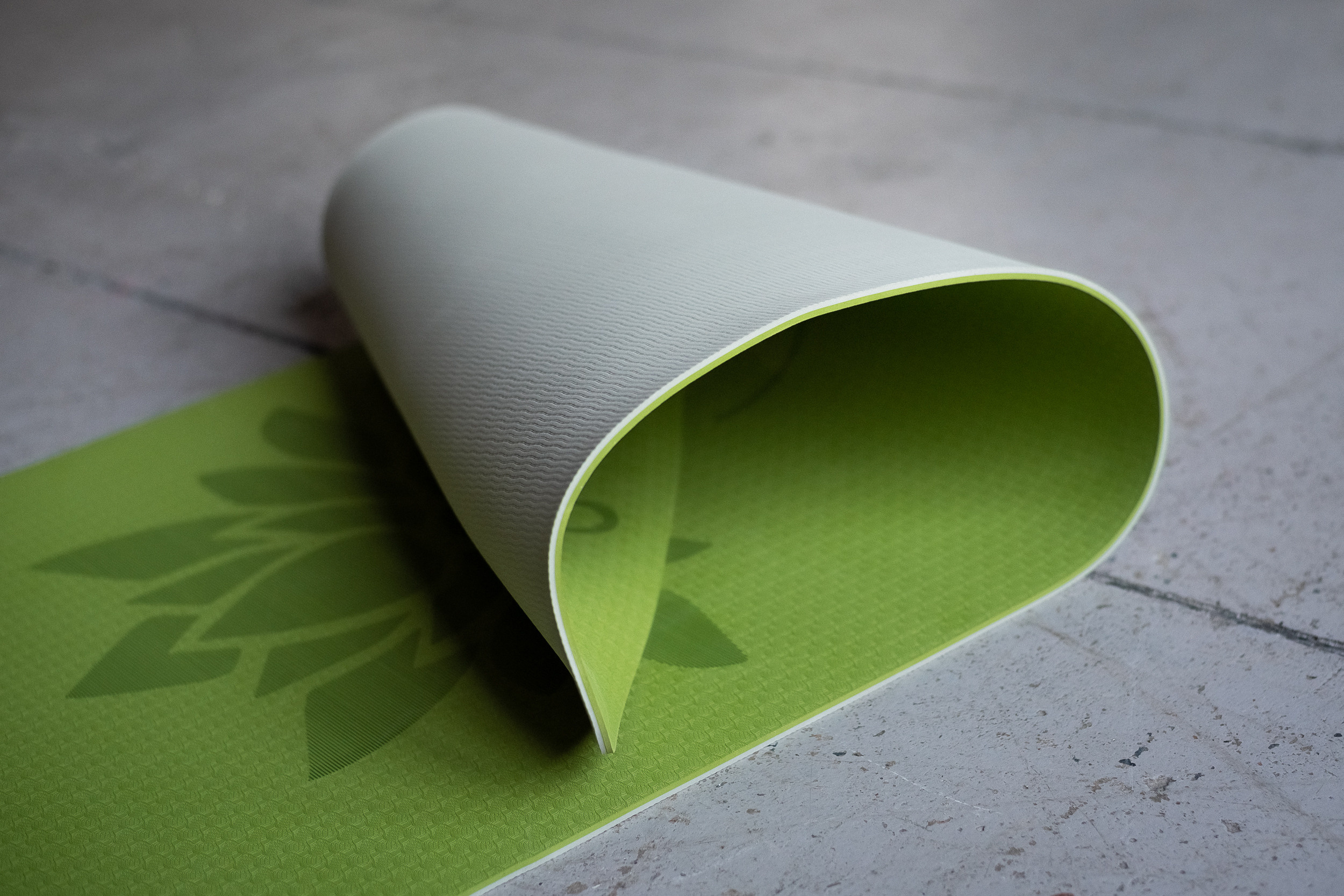 Фото для OZON коврики для йоги. КОНТЕНТ |БРЕНД фотограф Санкт-Петербург — Жанна Олтаржевская