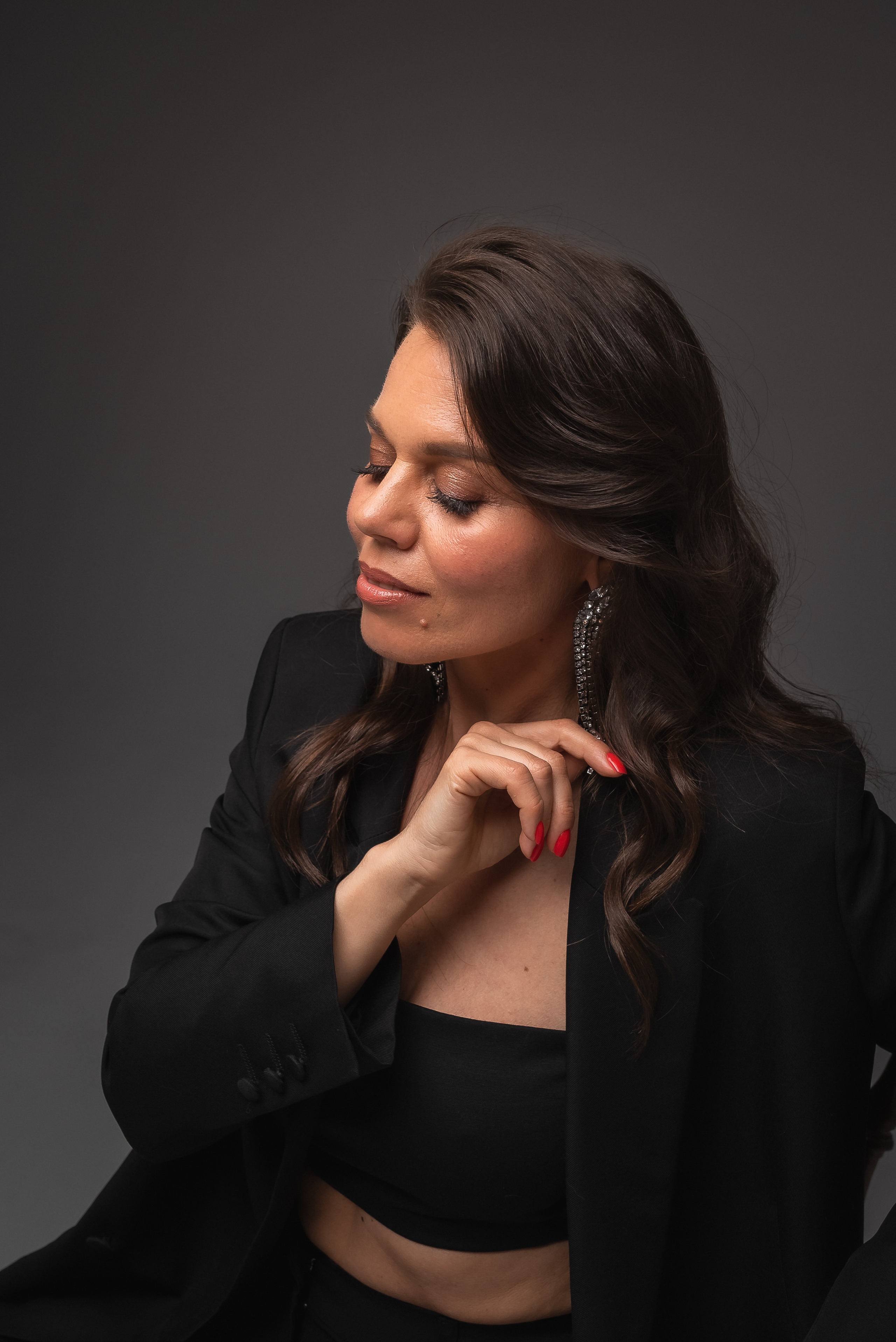 Женский портрет на циклораме. КОНТЕНТ |БРЕНД фотограф Санкт-Петербург — Жанна Олтаржевская