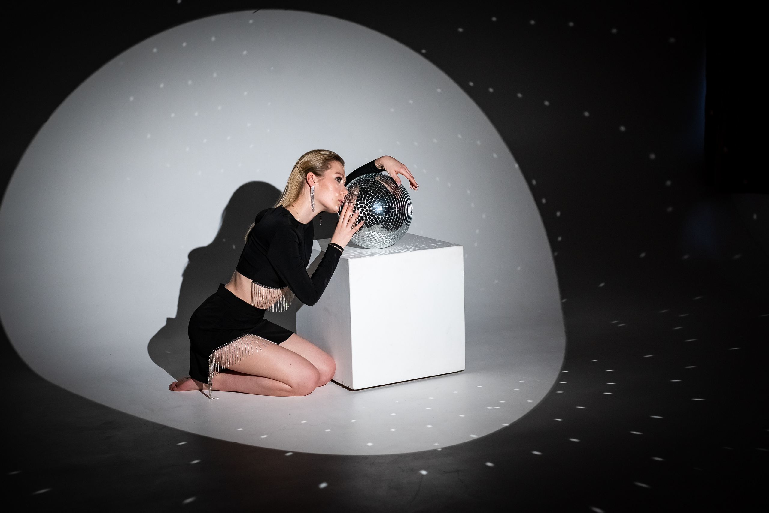 Фотосессия с масками ГОБО и зеркальным диско шаром. КОНТЕНТ |БРЕНД фотограф Санкт-Петербург — Жанна Олтаржевская