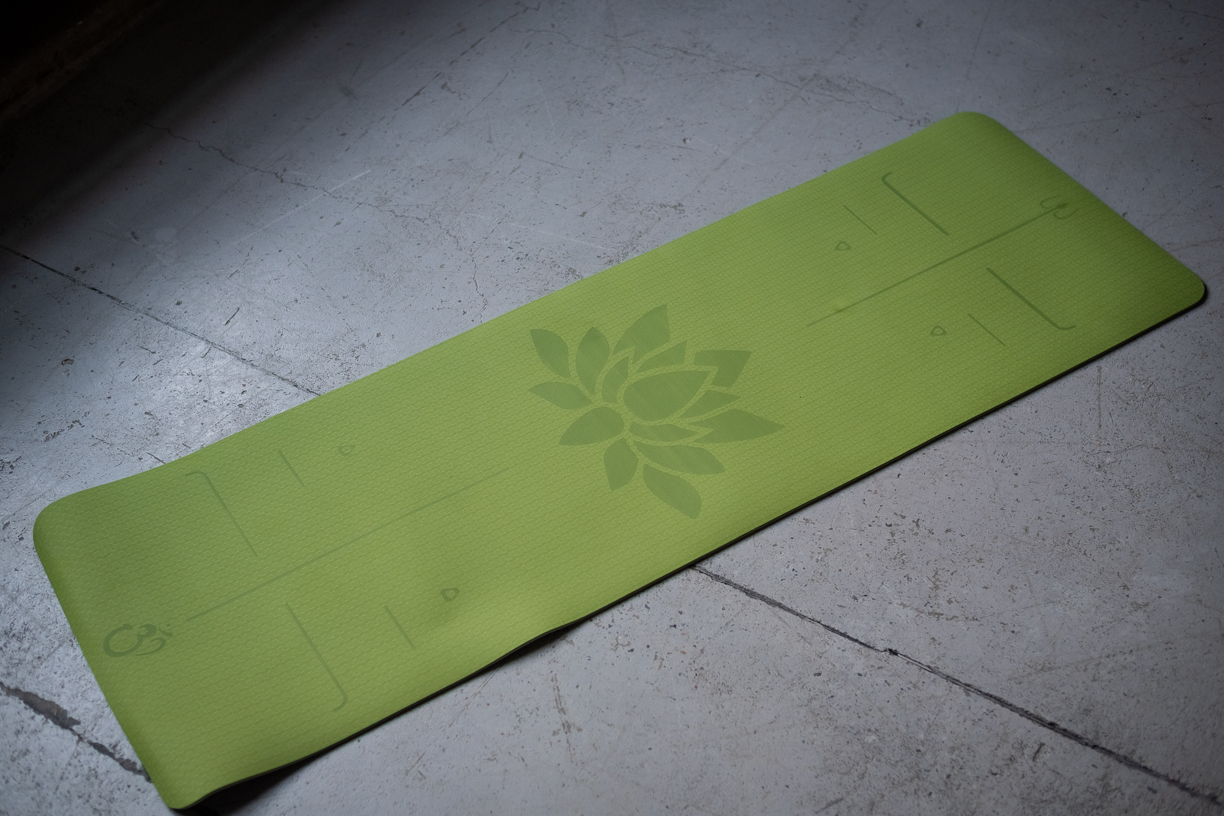 Фото для OZON коврики для йоги. КОНТЕНТ |БРЕНД фотограф Санкт-Петербург — Жанна Олтаржевская