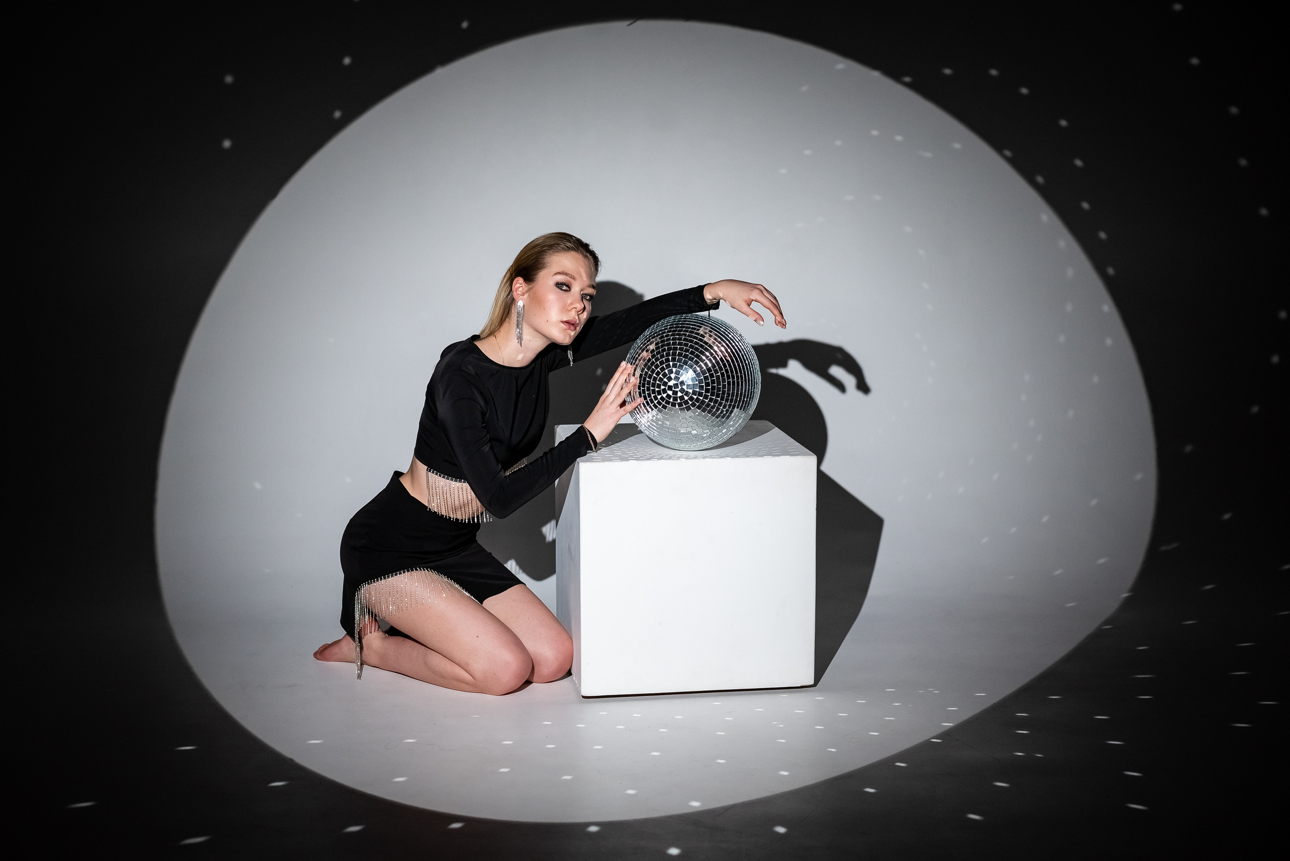 Фотосессия с масками ГОБО и зеркальным диско шаром. КОНТЕНТ |БРЕНД фотограф Санкт-Петербург — Жанна Олтаржевская