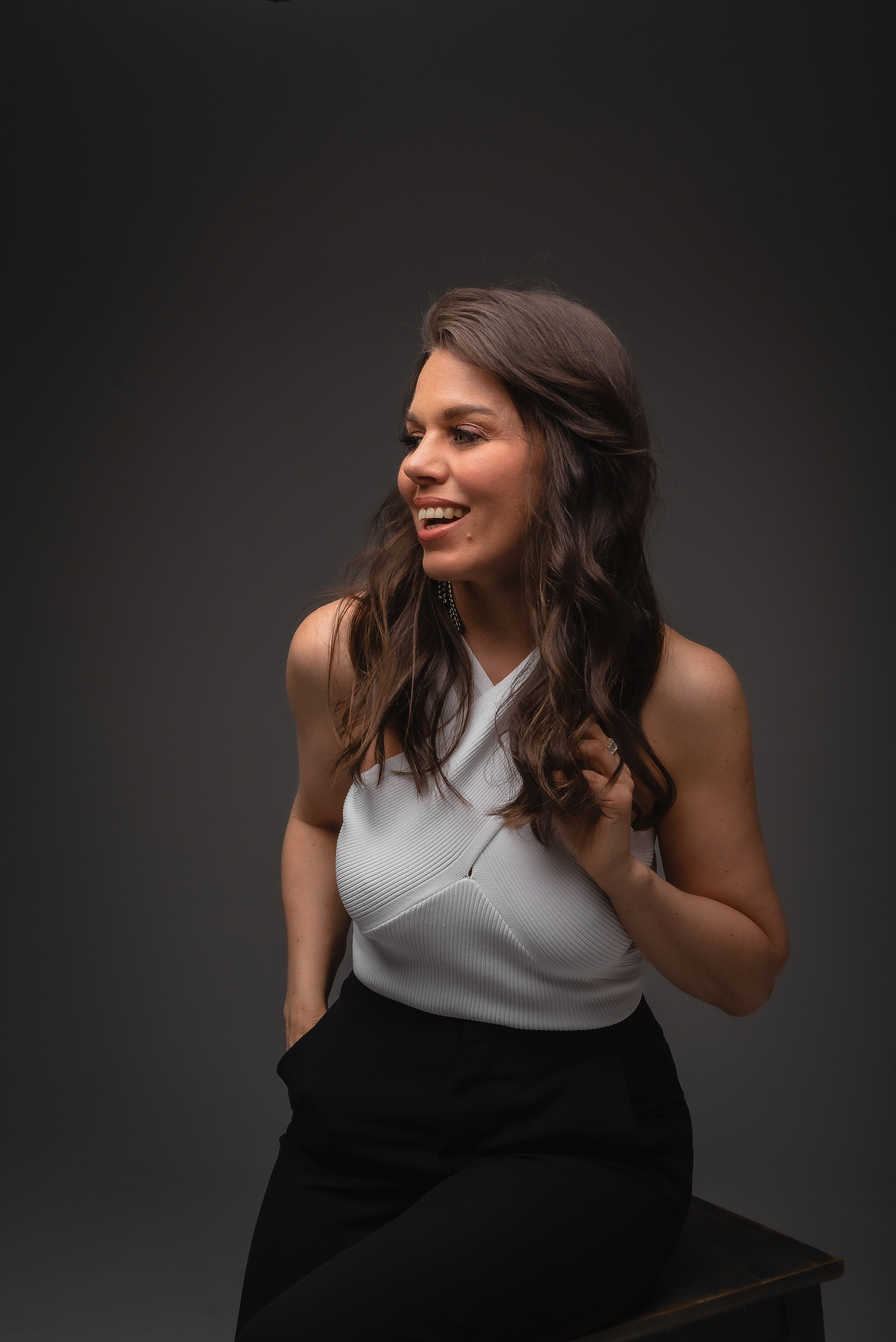 Женский портрет на циклораме. КОНТЕНТ |БРЕНД фотограф Санкт-Петербург — Жанна Олтаржевская