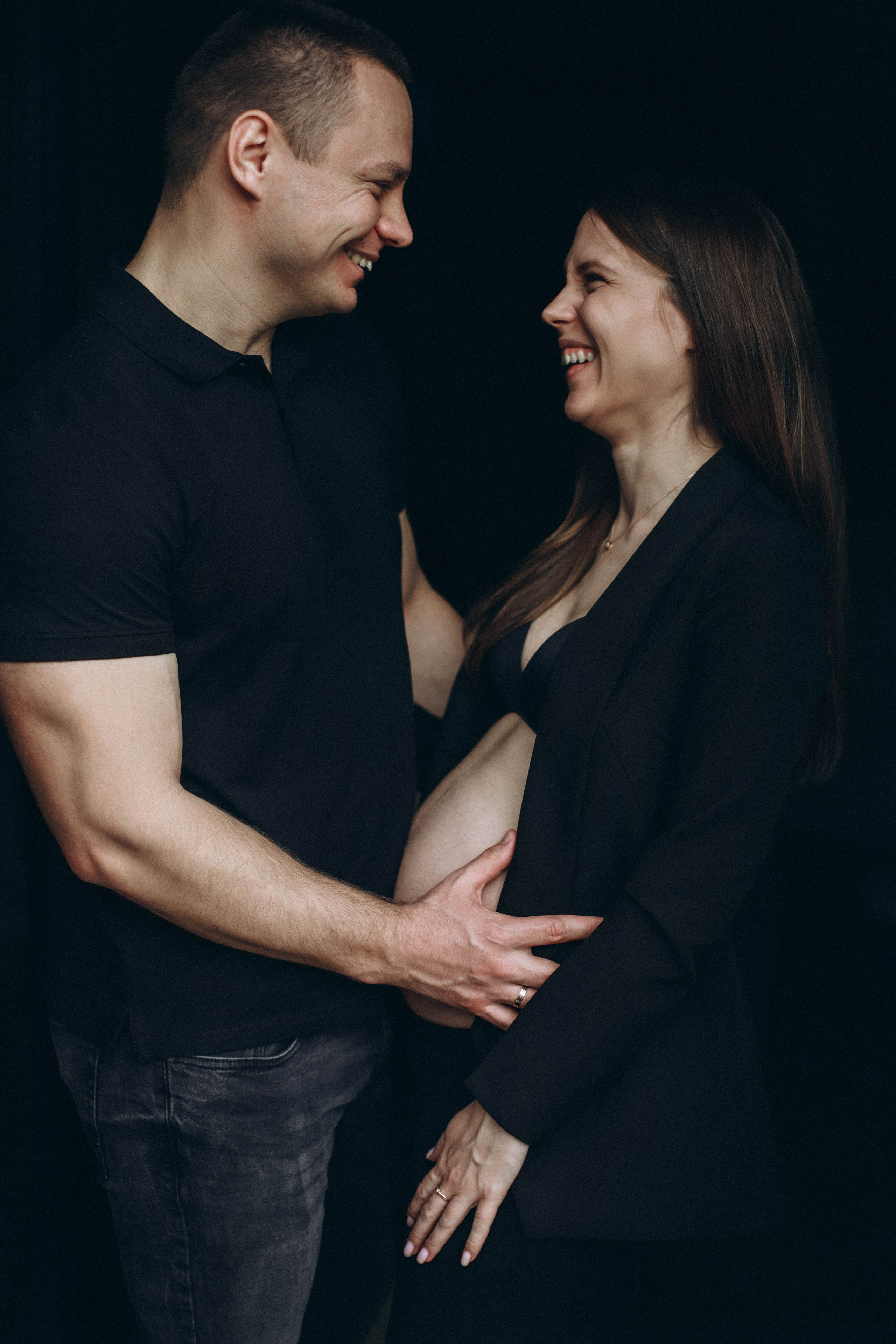 Babybauch-Shooting zu Hause. Fotografin in Erlangen, Nürnberg und Umgebung
