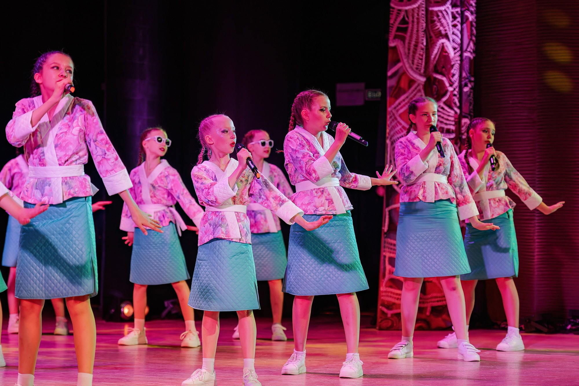 Отчетный концерт Образцового коллектива Алтая театра эстрадной песни «Созвездие». Свадебный и репортажный фотограф Никита Сницарев в Барнауле