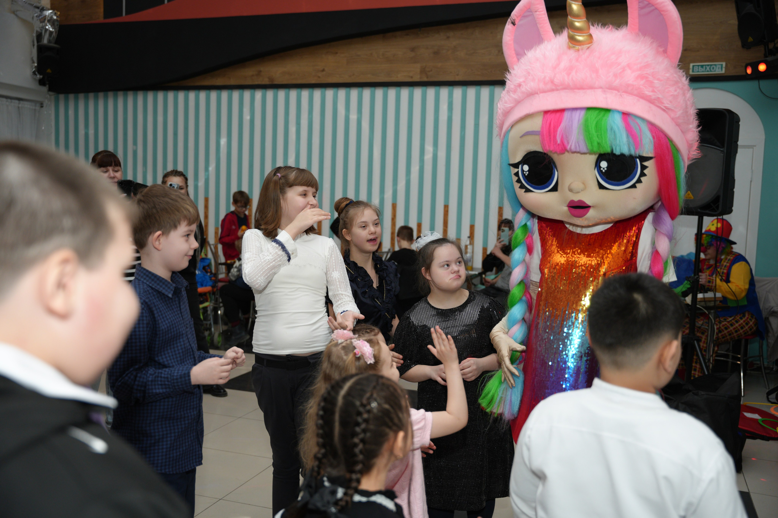 Социально —благотворительная акция «Ты в этом мире не один», посвященная Международному дню инвалидов. ВЫПУСКНЫЕ АЛЬБОМЫ, Школьный фотограф, семейный и свадебный в Саратове и области Ольга Плаксина