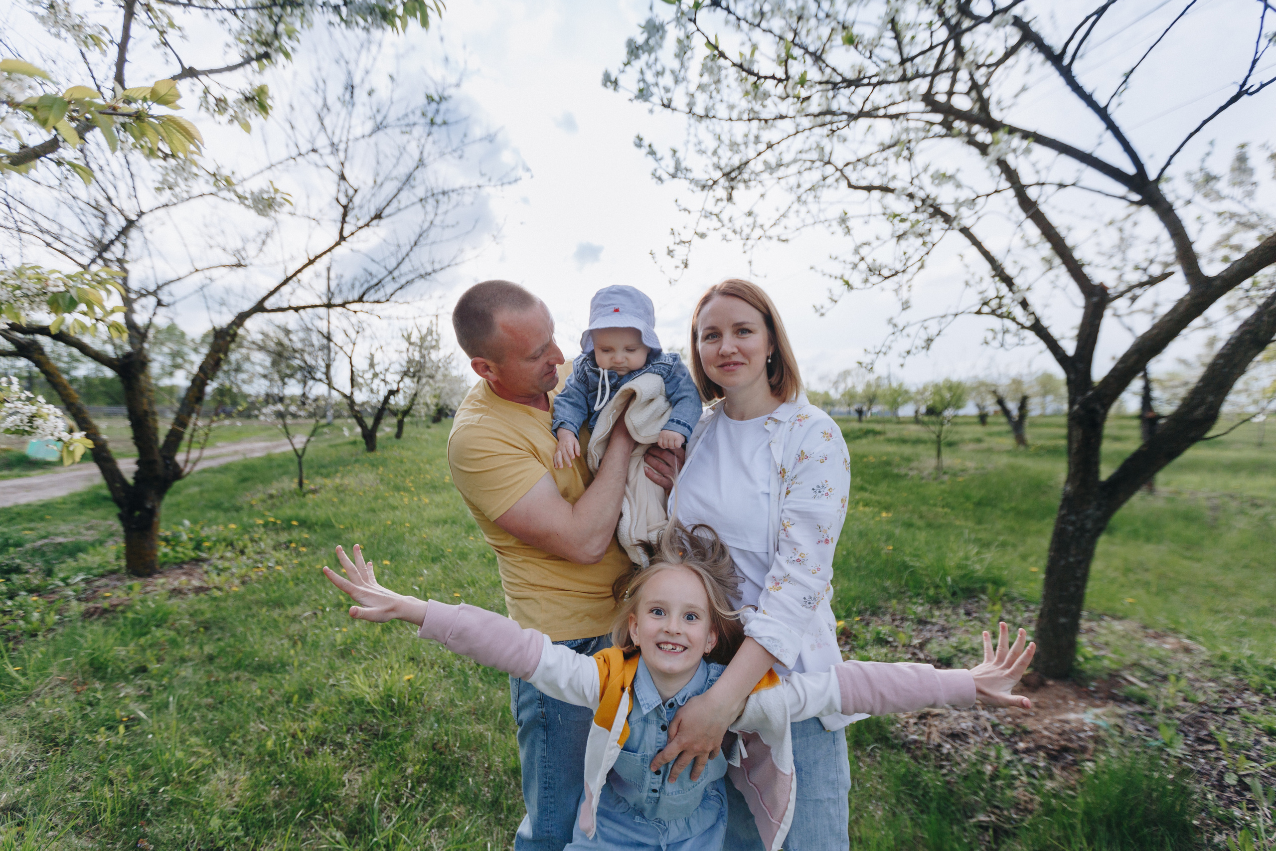 Сады. Свадебный семейный фотограф и видеограф Гомель Минск Беларусь Европа