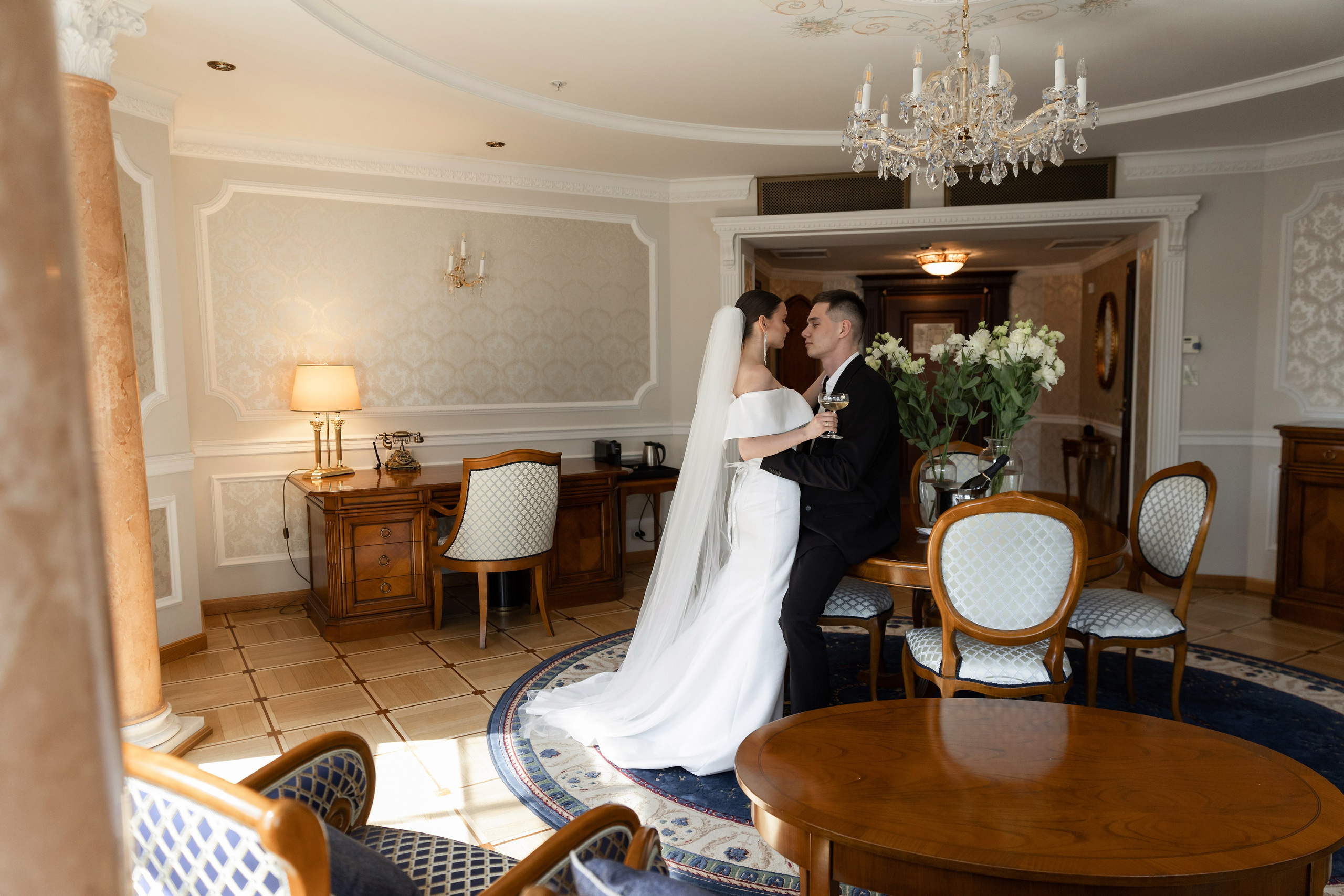 Анонс свадебной серии в отеле. Свадебный и портретный фотограф в Санкт-Петербурге Надежда Чечулина