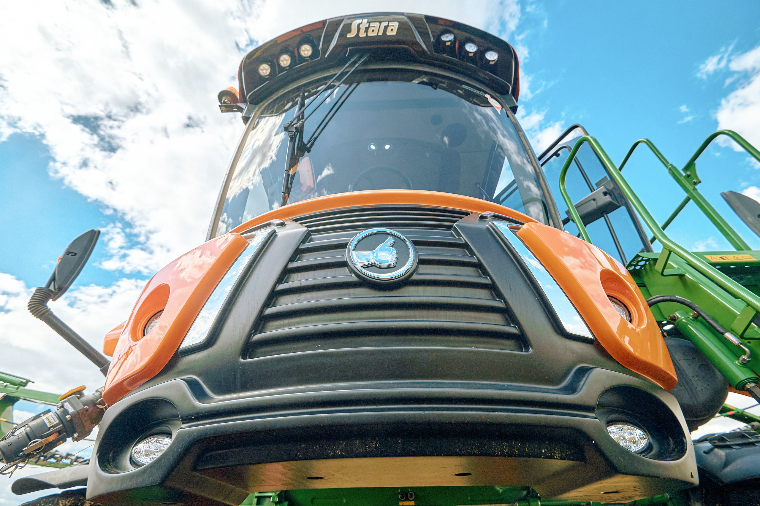 Сельхозтехники Галактика — представление в работе близ г. Абакан. Фотограф Яковлев Роман — Красноярск