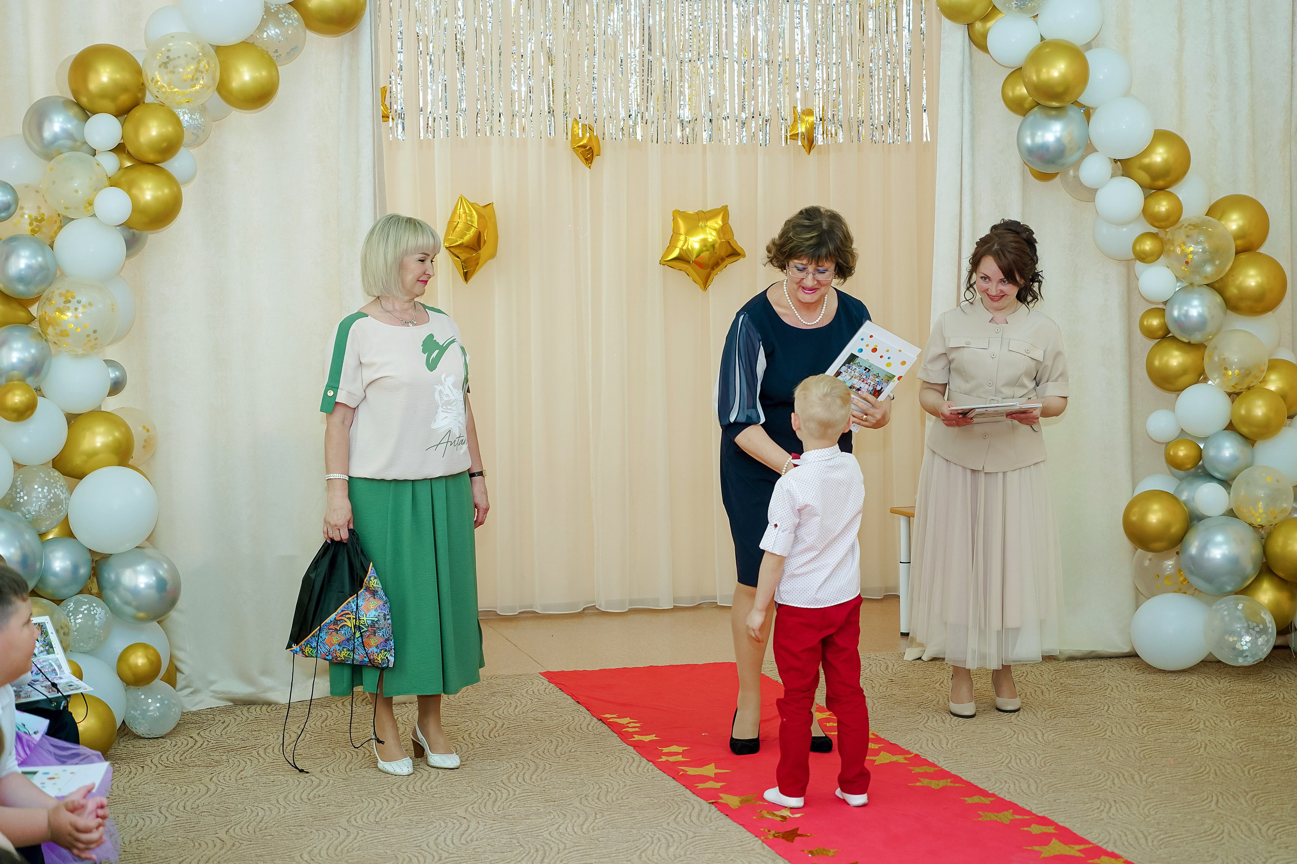 Фотосъемка видеосъёмка фотограф видеооператор новогодних утренников  в. Фотограф, видеооператор Нина Коршунова