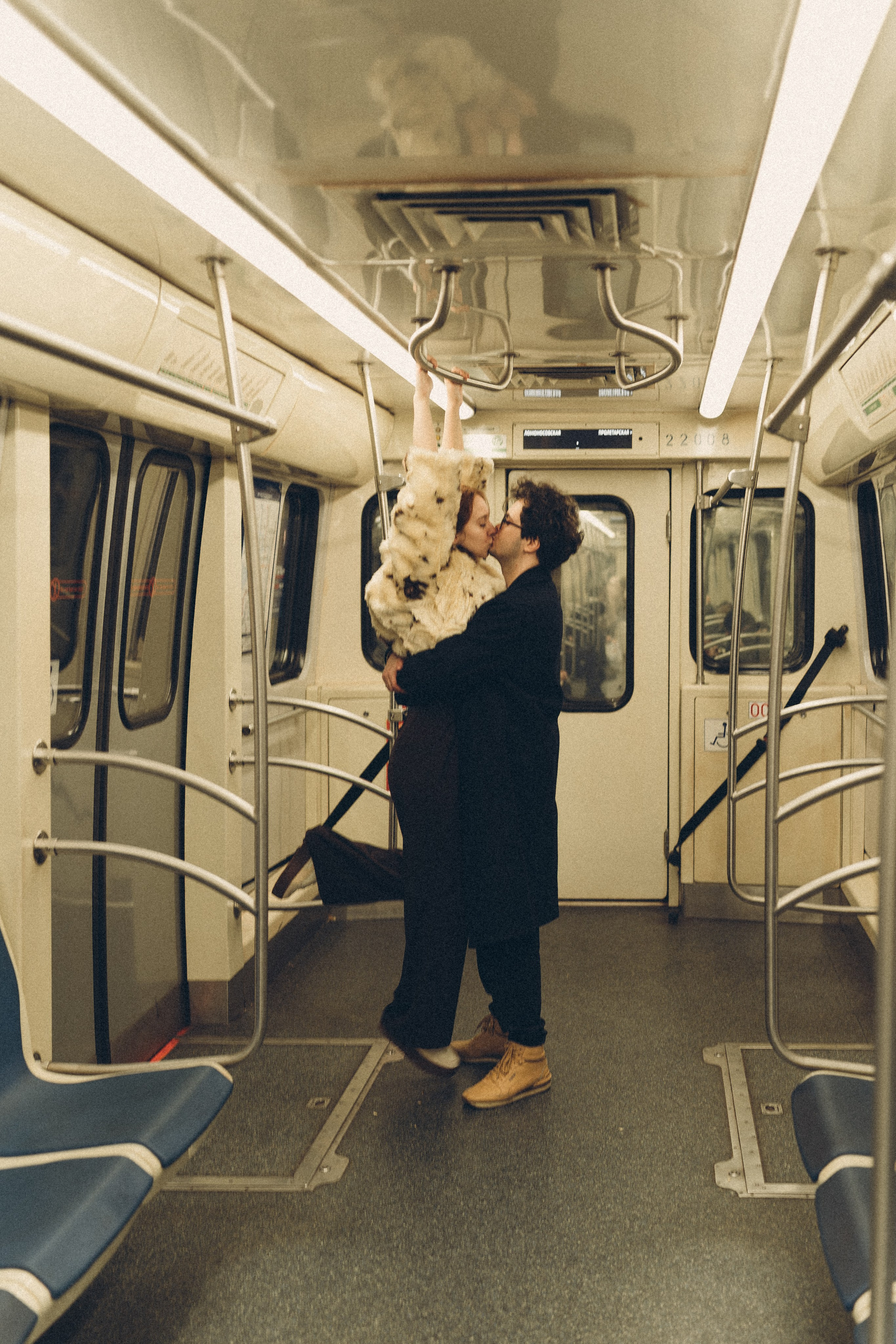 НОВОГОДНЯЯ ФОТОСЕСИИЯ ПАРЫ В МЕТРО ЛЮБОВЬ. Профессиональный фотограф, Санкт-Петербург — Виктория Богомолова