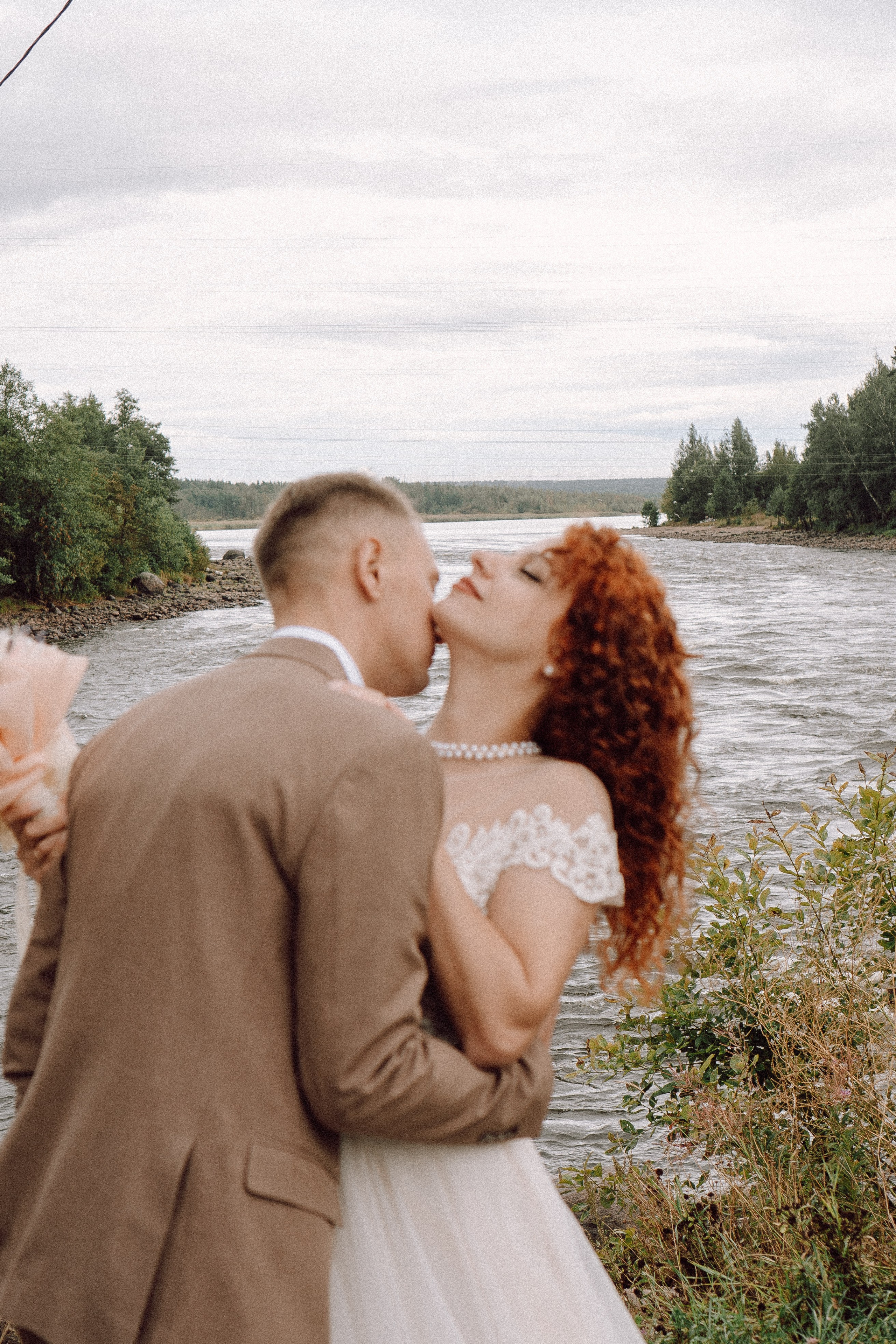 СВАДЕБНАЯ ФОТОСЕССИИЯ ПАРЫ В ГОРОДЕ ПРИОЗЕРСК В СОСНОВОМ ЛЕСУ И С ПИКАПОМ. Профессиональный фотограф, Санкт-Петербург — Виктория Богомолова