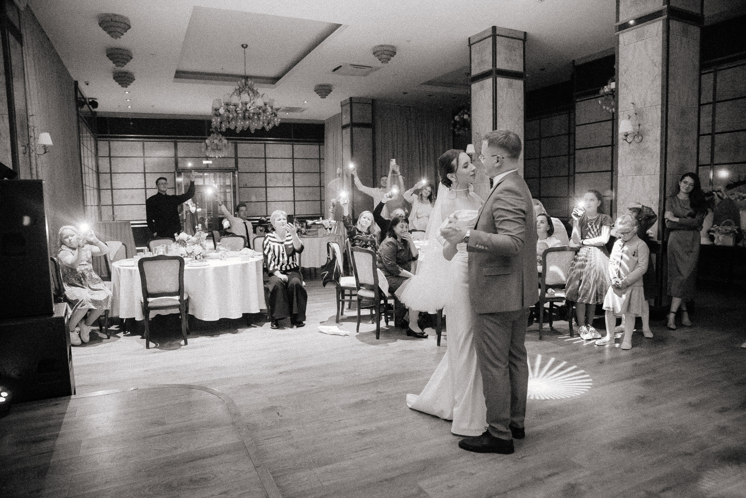 Свадебная осенняя фотосессия Ивана и Лидии в городе. Свадебный и репортажный фотограф в Ярославле и Санкт-Петербурге Роман Микрюков