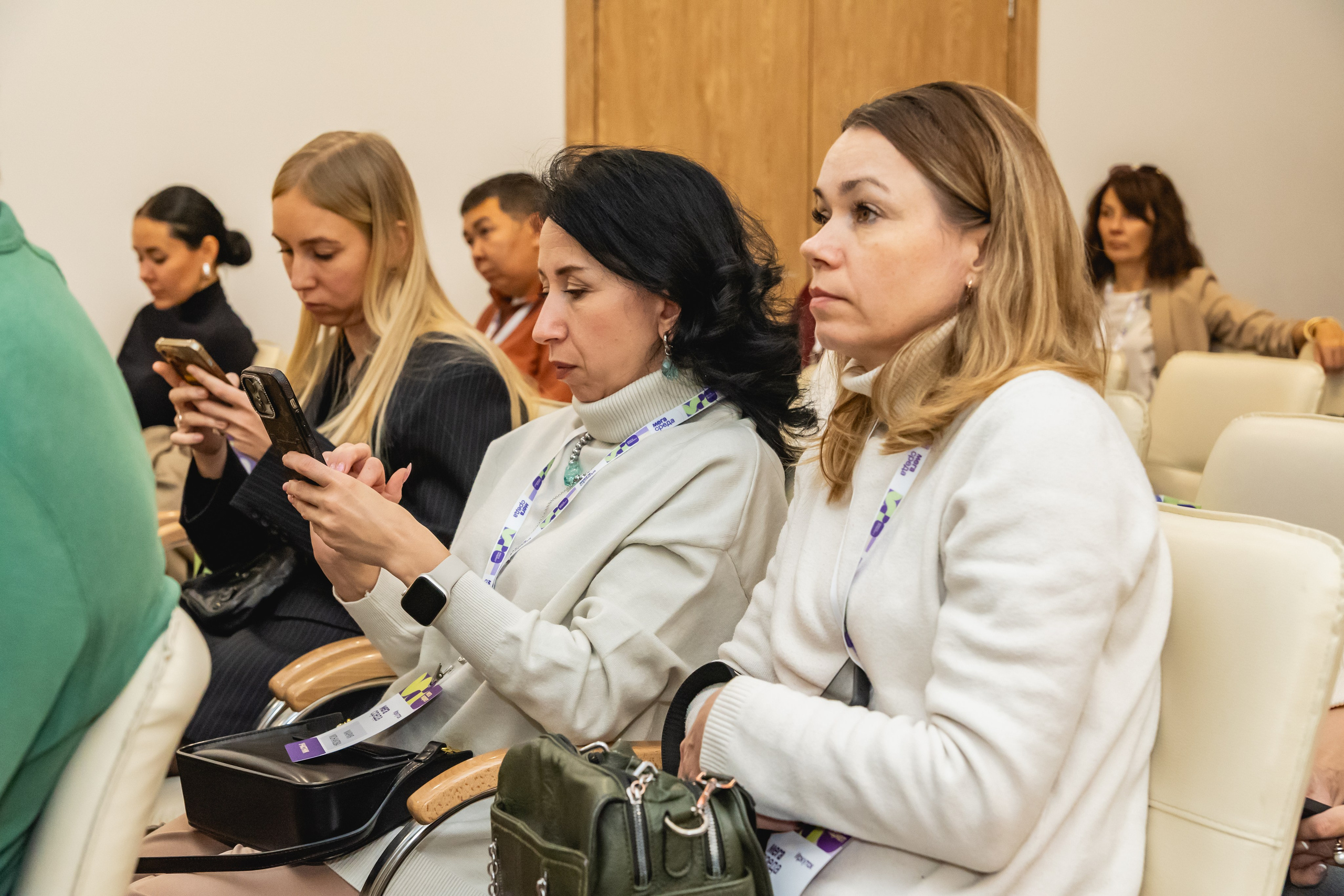 Мегасреда. Занимаюсь профессиональной фотографией и живу рядом с Байкалом. Работаю в разных жанрах