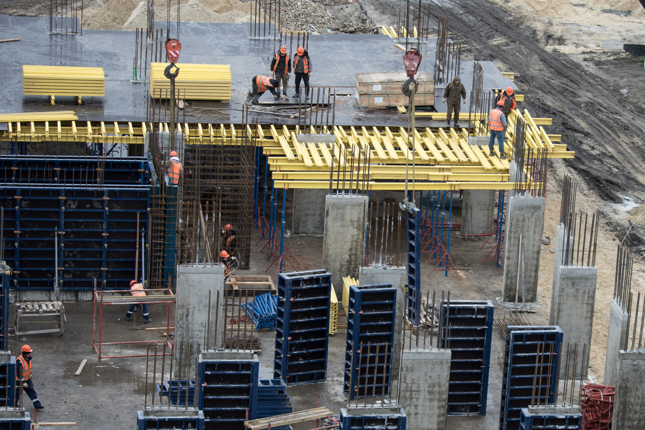 фотография строительной площадки по застройке многоквартирного дома.