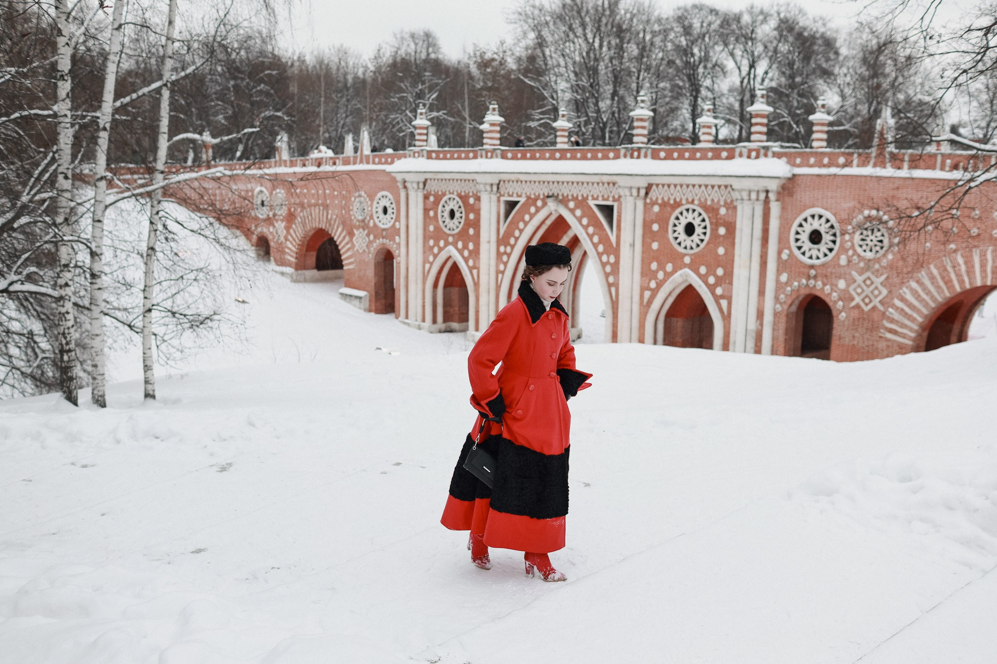 Фотопрогулка «Русская княгиня»: Сдержанность и величие в Царицыно. Женский фотограф в Москве Ксения Казакова