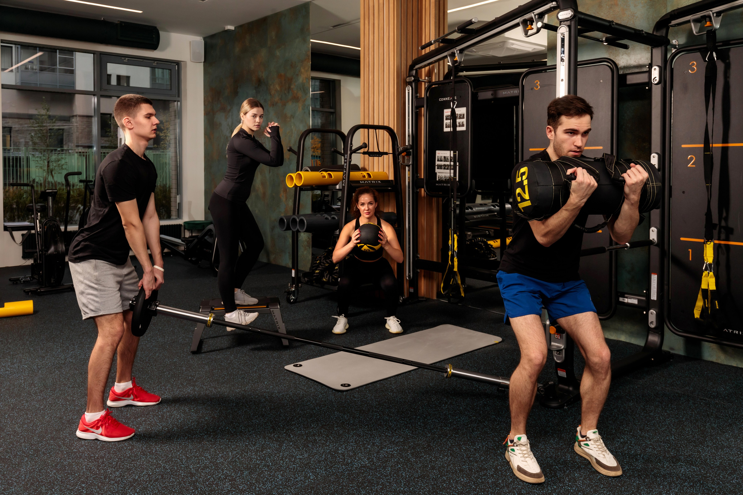 Фитнес-клуб Parus fit. Брук Артём