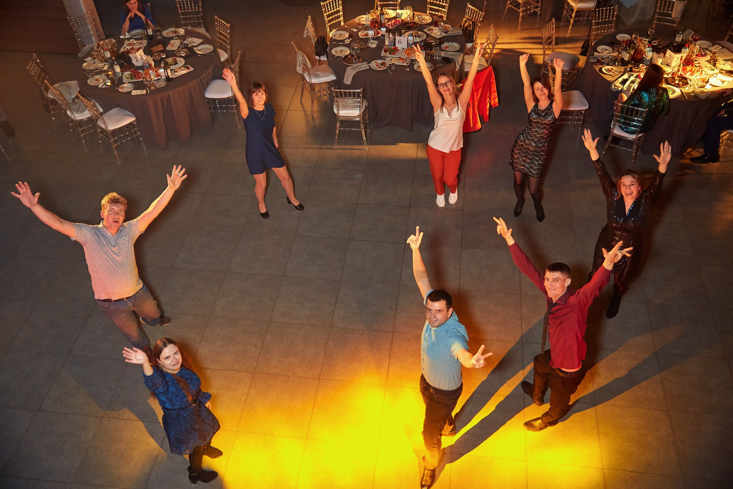 Транс-Инвест / Новогодний корпоратив на территории автосалона. Антон Артюшин, портретный фотограф. Москва