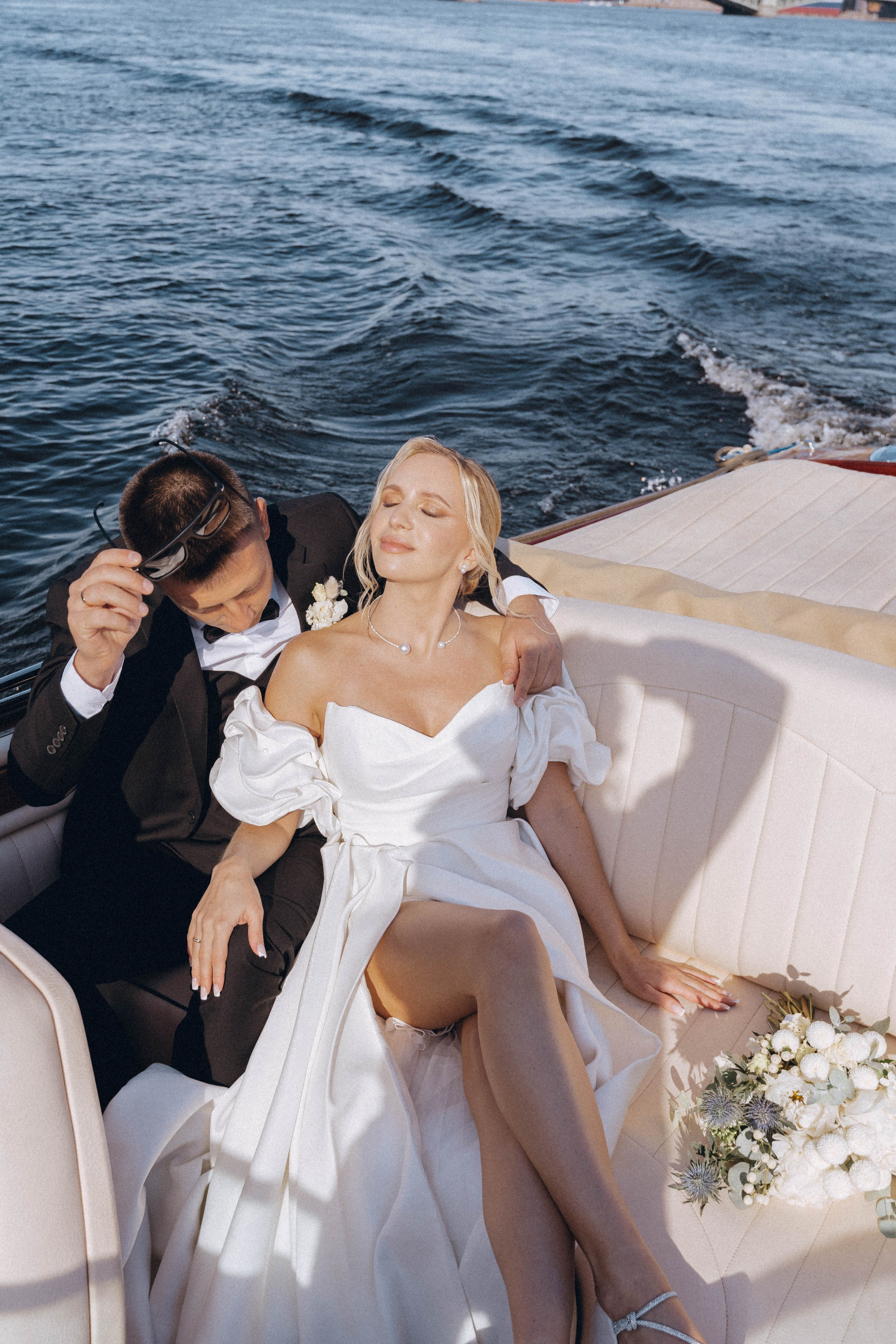 СВАДЕНБНАЯ СЬЕМКА НА КАТЕРЕ ПО КАНАЛАМ САНКТ-ПЕТЕРБУРГА И В АКВАТОРИИ НЕВЫ. Профессиональный фотограф, Санкт-Петербург — Виктория Богомолова