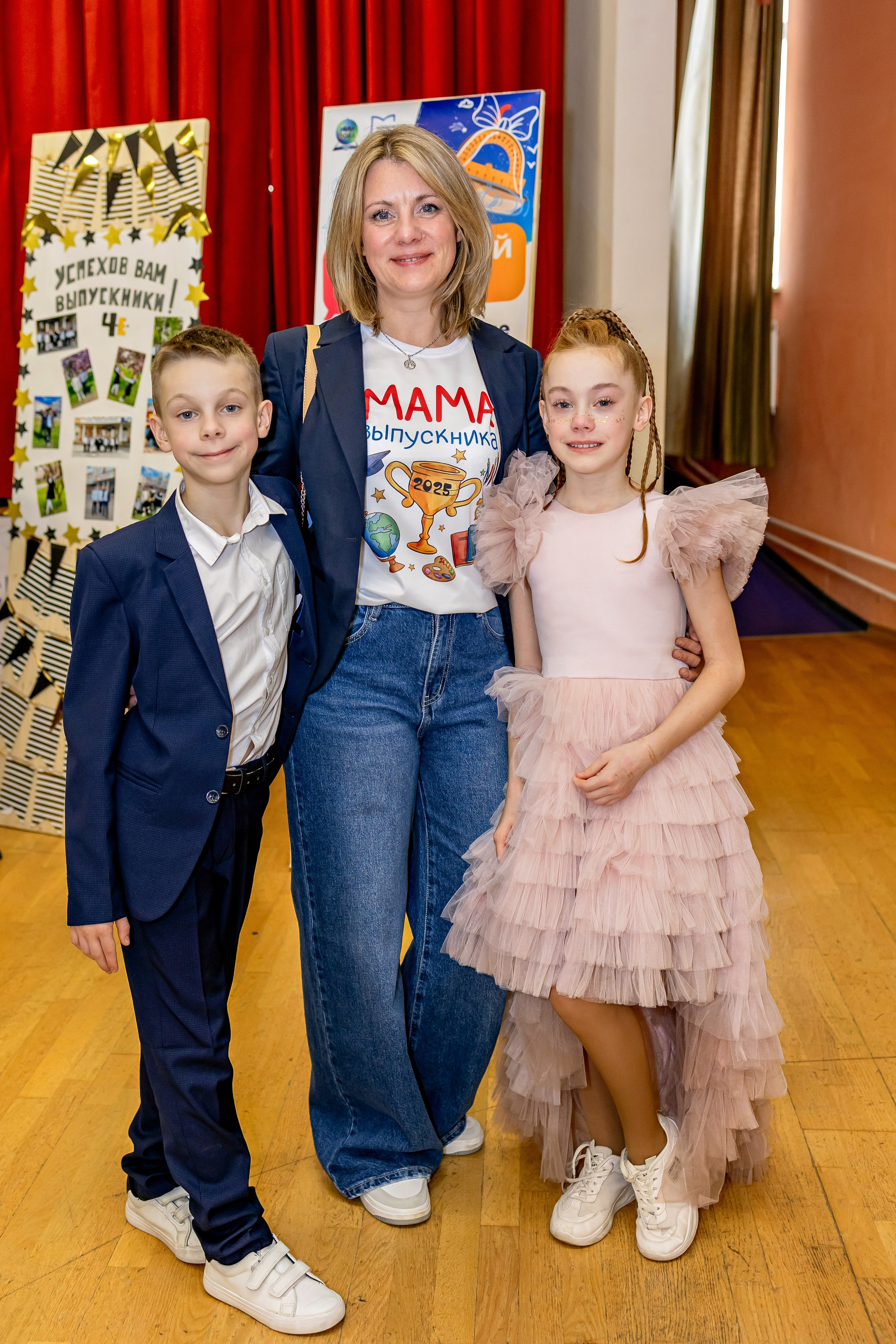 Выпускной праздник в начальной школе. Фотограф и видеограф Москва. Свадебный фотограф, видеограф. Выпускные альбомы. Оживающие альбомы