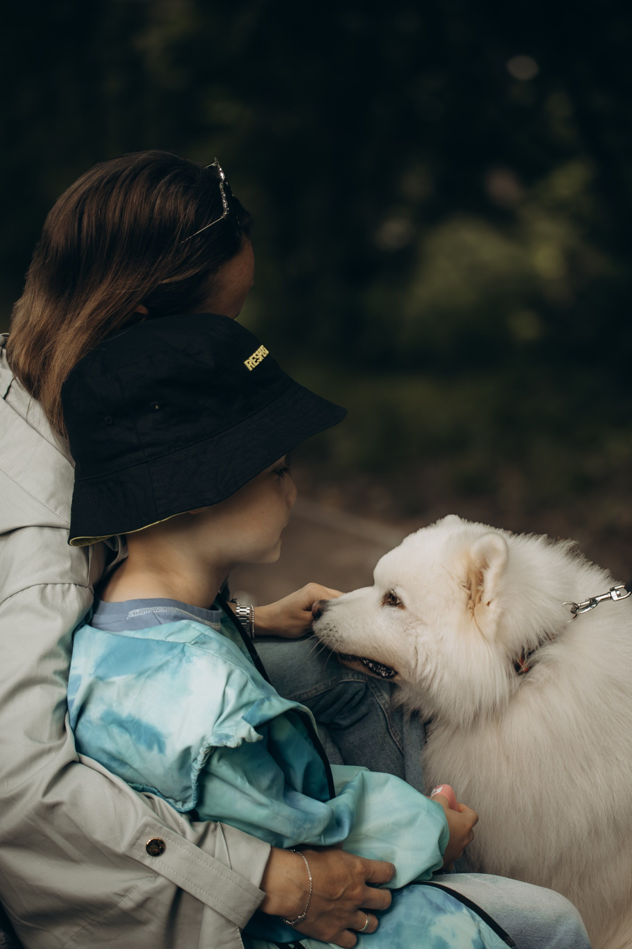 Фотосессия с ребенком и собакой в парке. Фотограф-анималист в Москве Екатерина Тихонова
