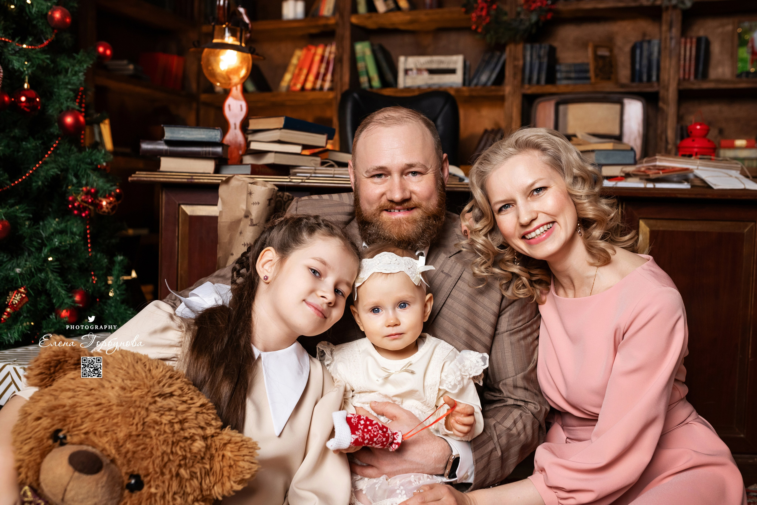 Семья Светланы. Студия Prestig Декабрь 2024. Фотограф Пермь. Свадьбы. Семья и дети, школа, д. сад. Фотокниги