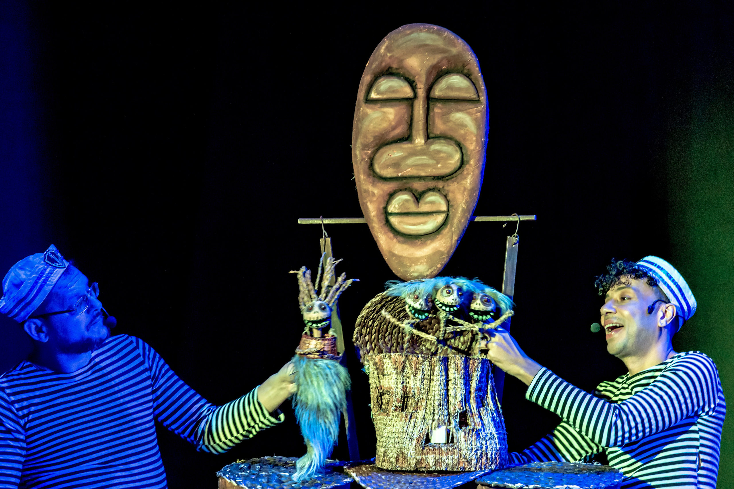 Жирафа и носорог спектакль театра Саквояж. Фотограф в Сочи Юрий Шептаев