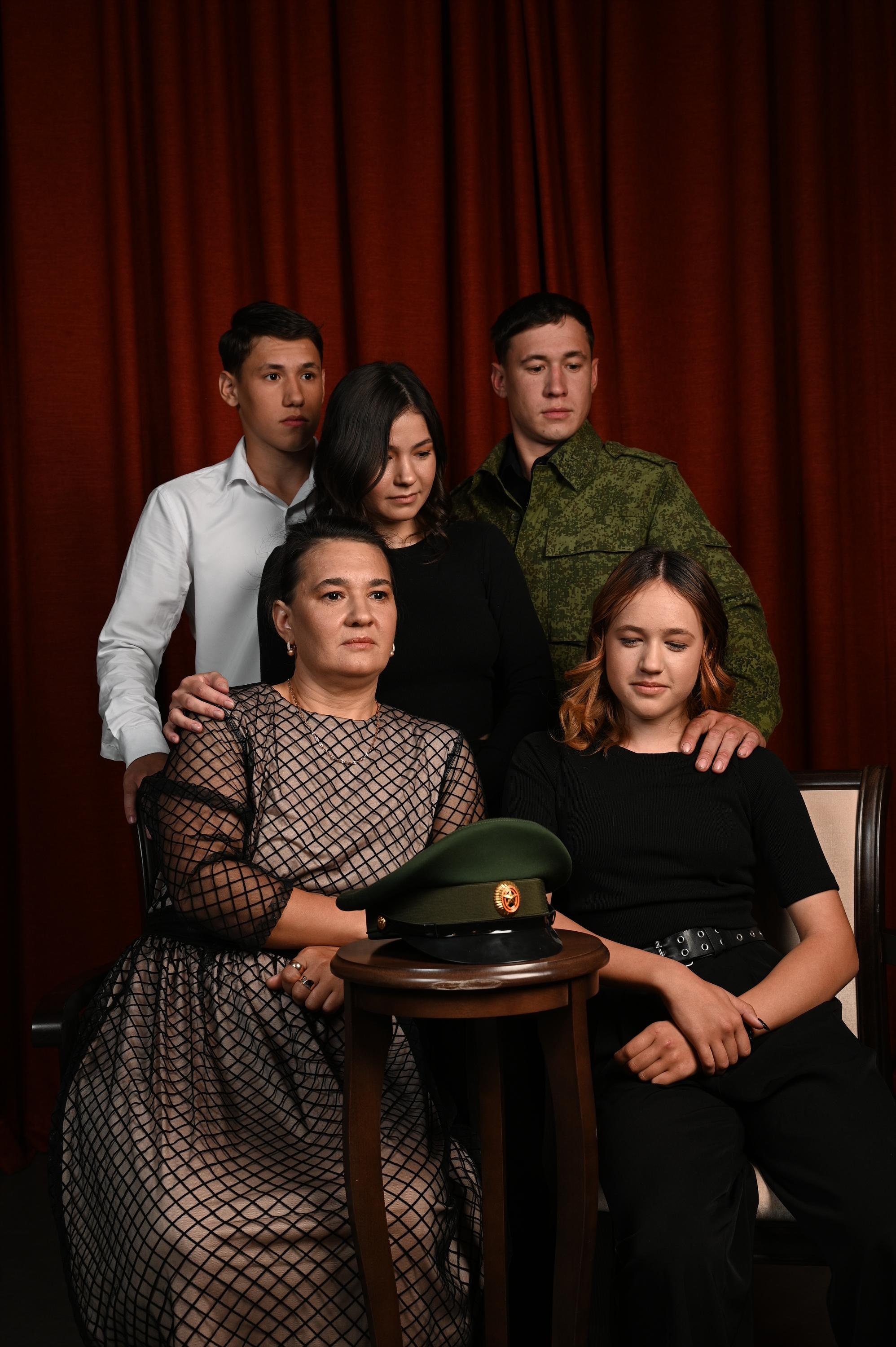 Фотовыставка про семьи героев СВО. Фотопортреты в Казани  фотограф Олег Каракулов