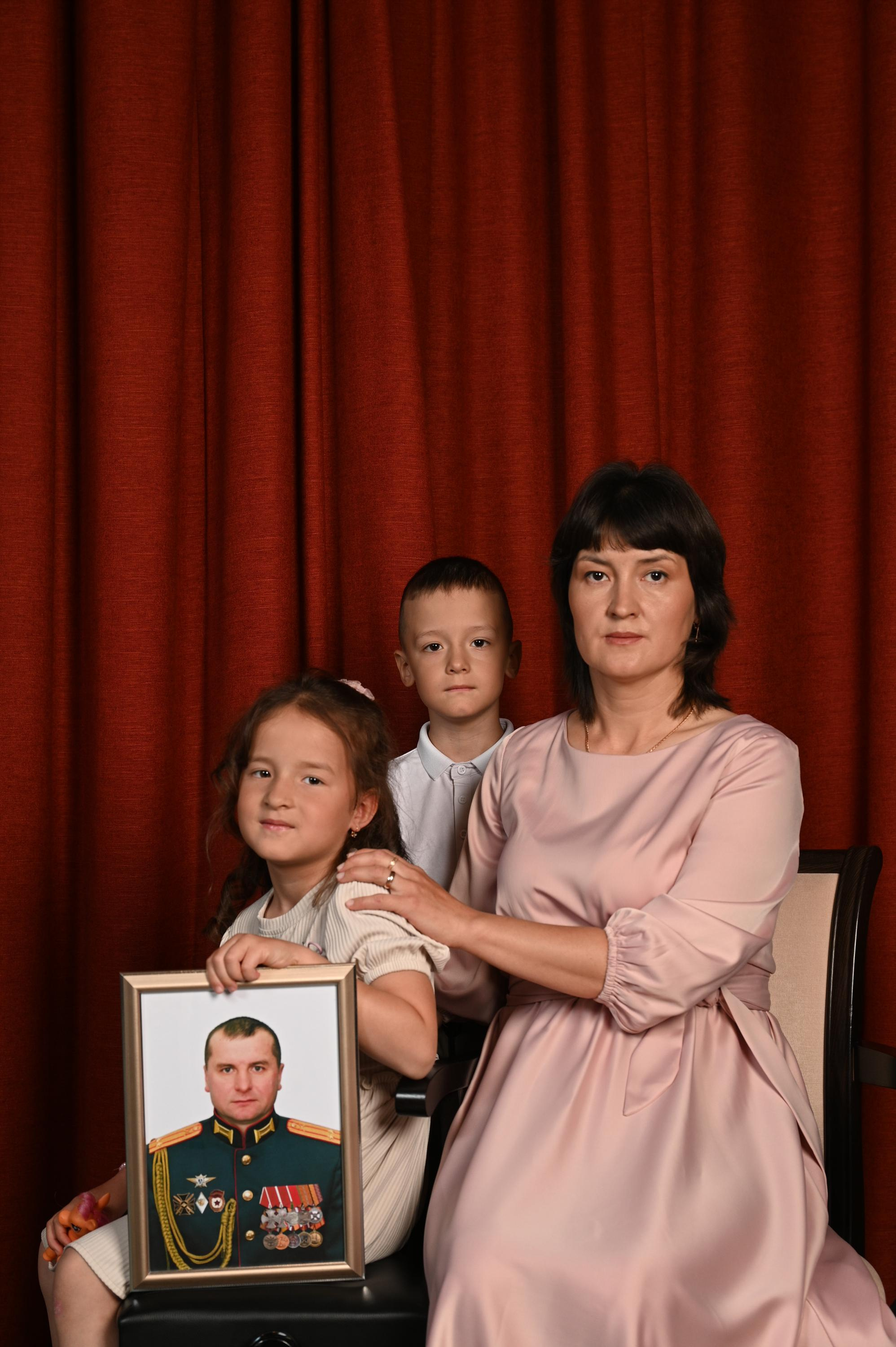 Фотовыставка про семьи героев СВО. Фотопортреты в Казани  фотограф Олег Каракулов