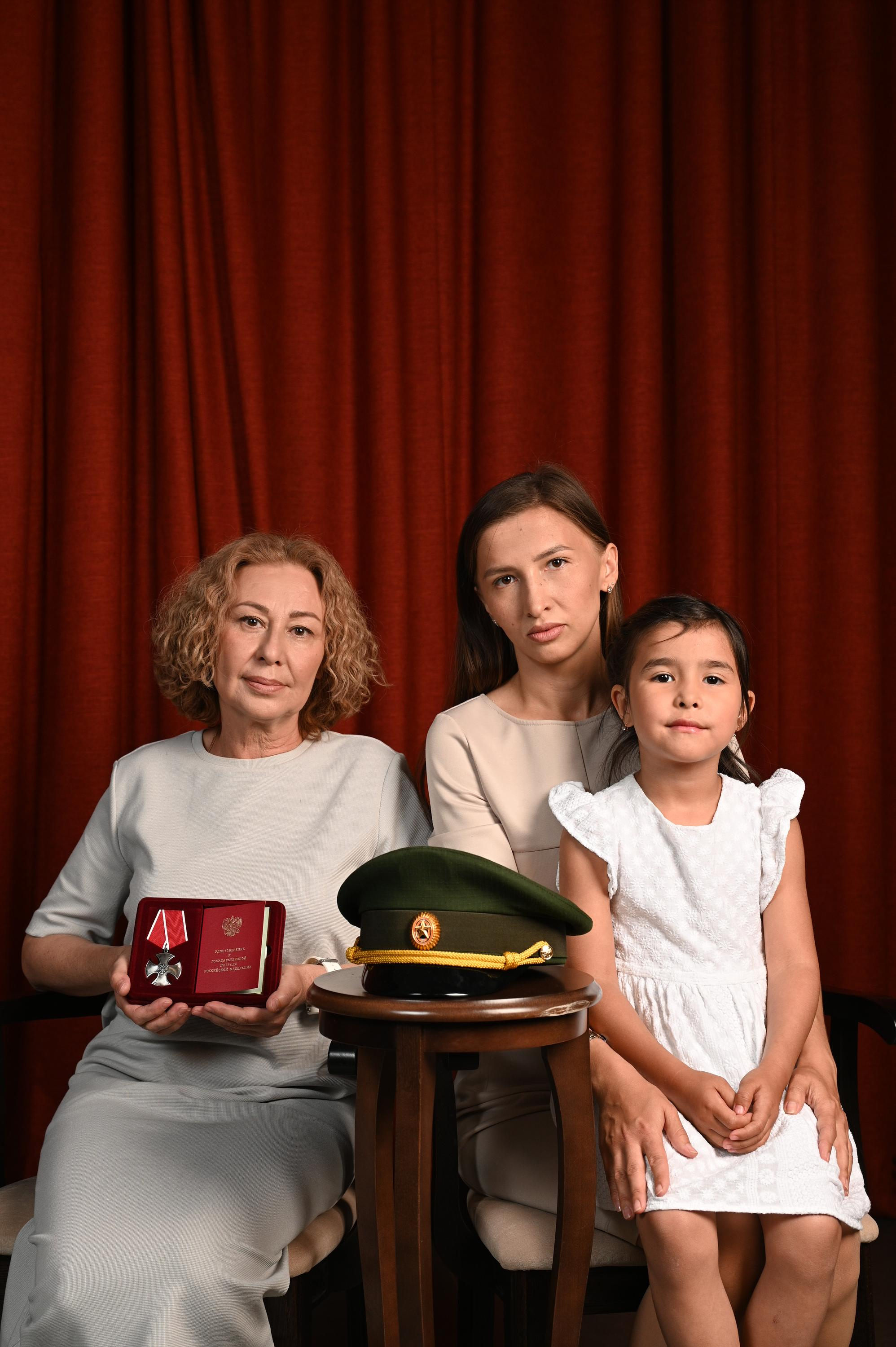 Фотовыставка про семьи героев СВО. Фотопортреты в Казани  фотограф Олег Каракулов