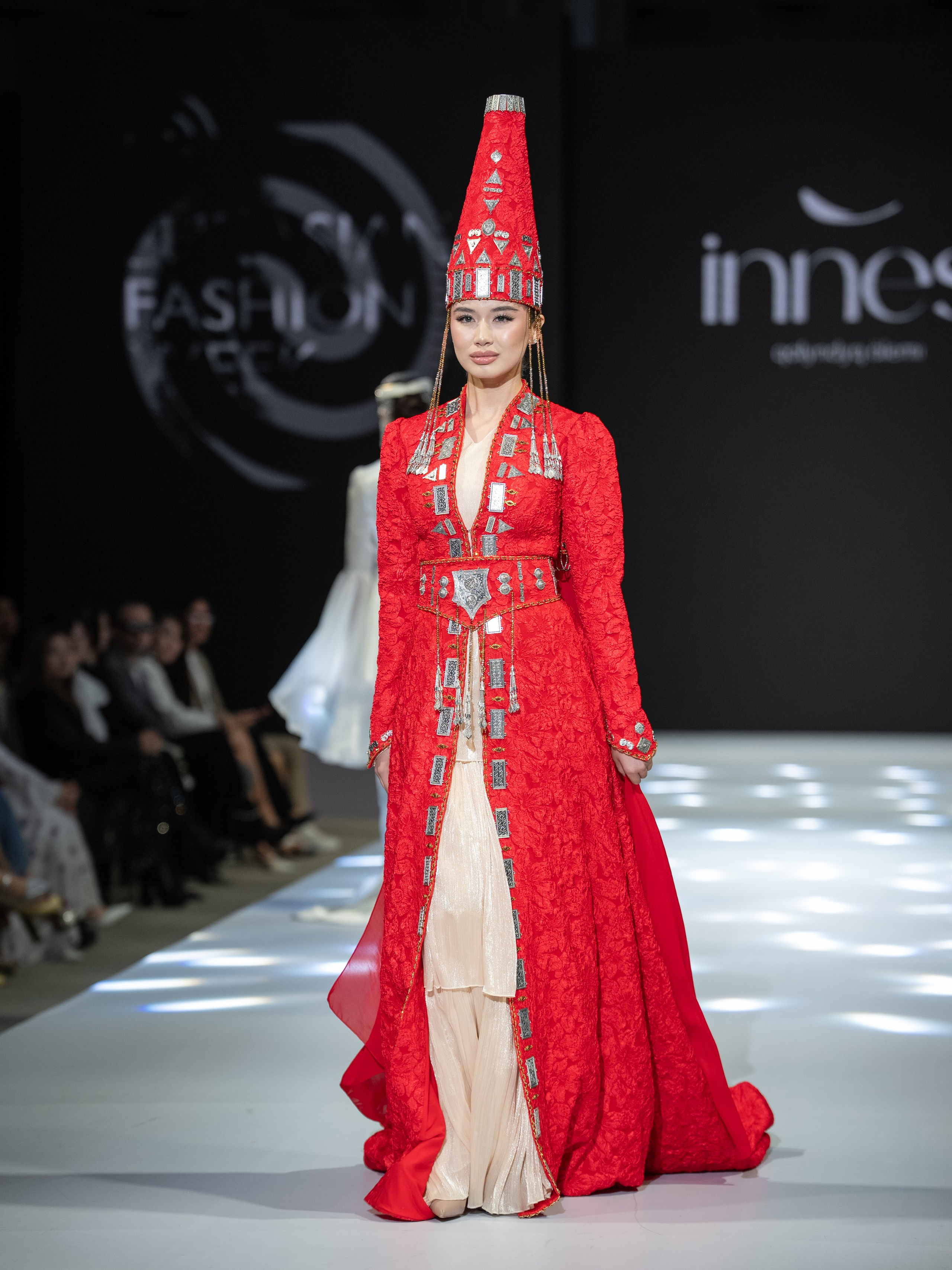 EURASIAN FASHION WEEK Innes. Сайт Алматинского НЮ АРТ, будуар и фэшн фотографа Дениса Карпенко