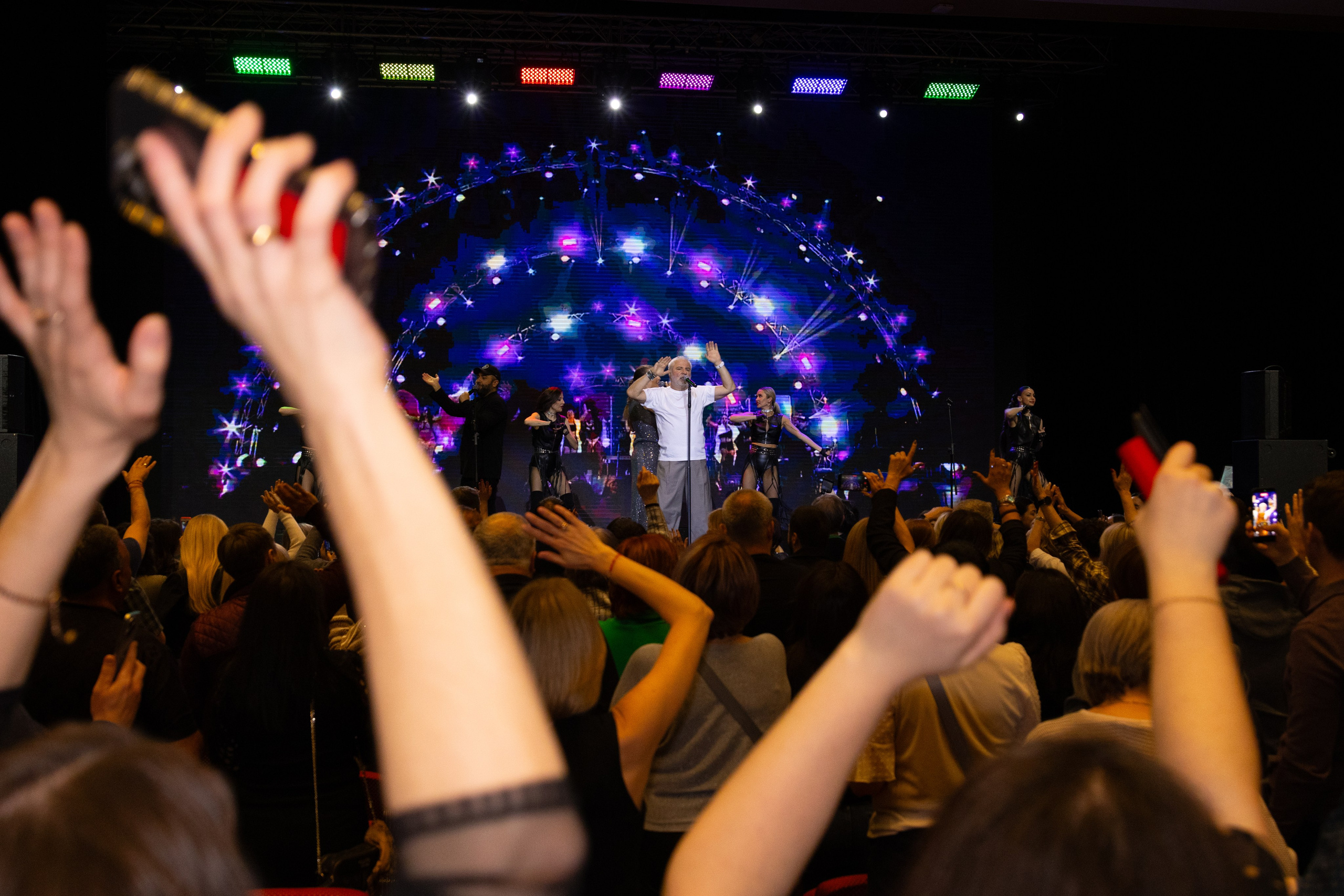 Сосо Павлиашвили КРАСНОЯРСК. Фотограф Красноярск съемки лавстори, фотосессия в студии, портретная съемка, творческие фотосессии