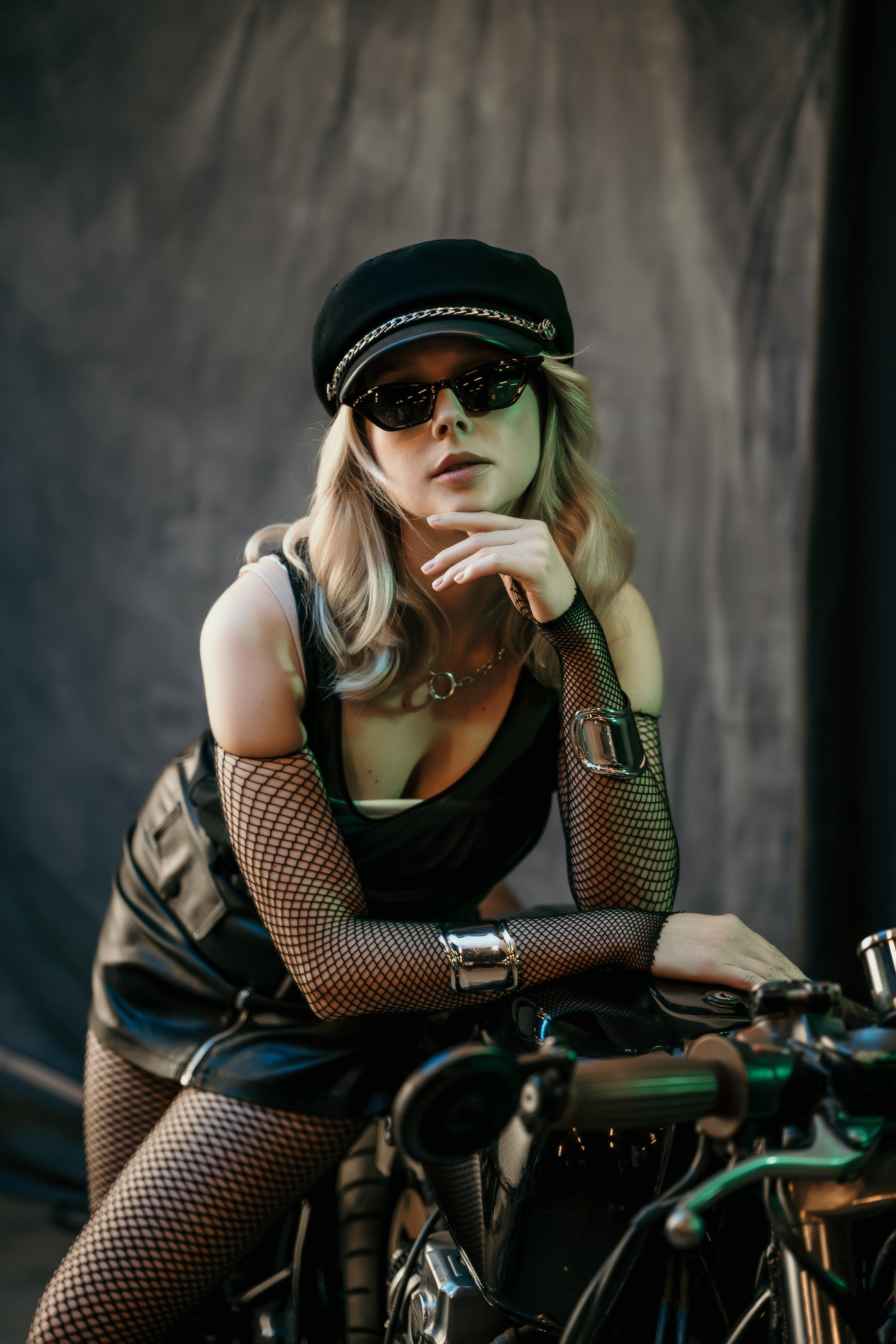 Фотосессия на мотоцикле в Санкт-Петербурге. Свадебный, семейный, портретный, репортажный фотограф в Санкт-Петербурге