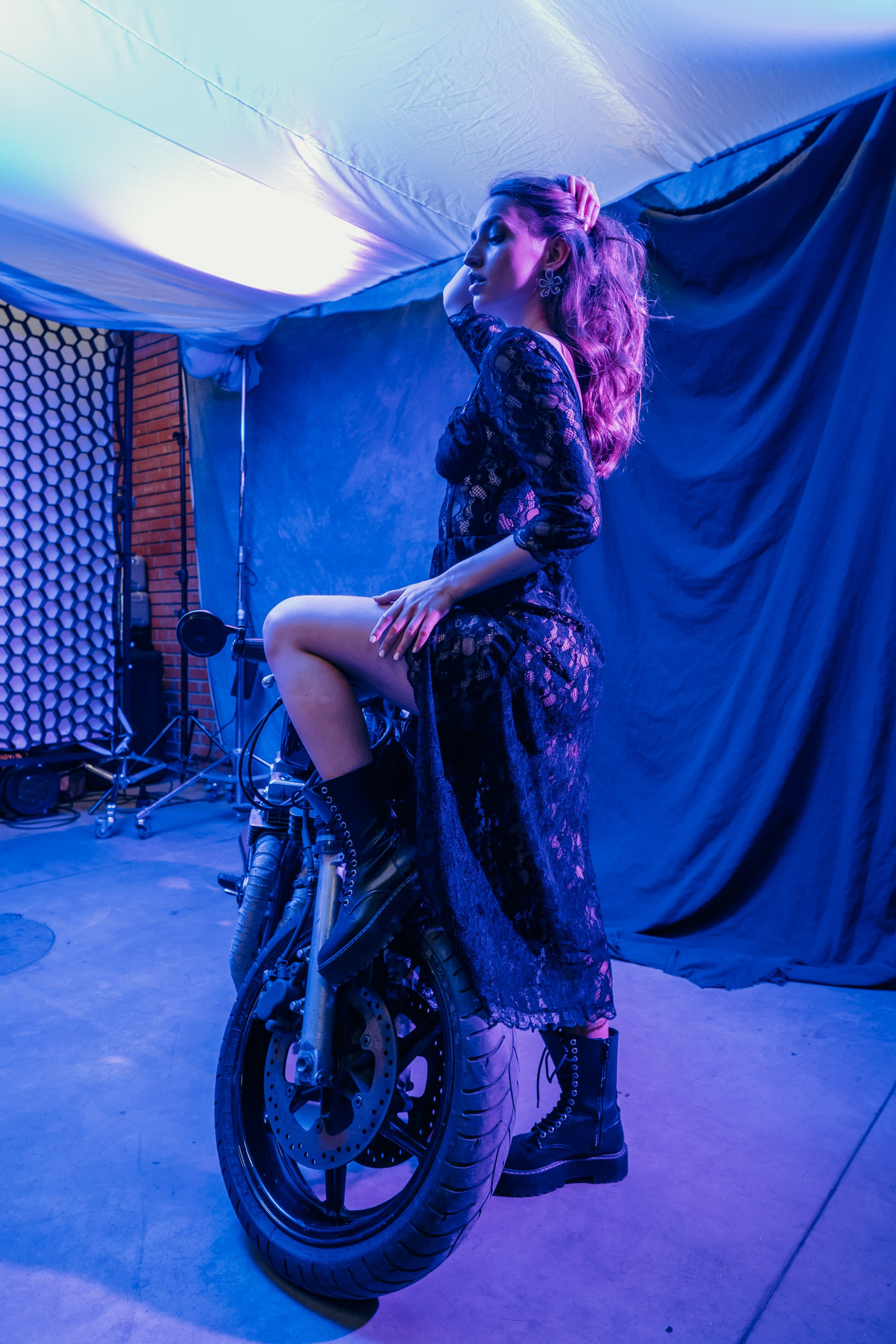 Девушки-байкеры — Фотосессия с мотоциклом в Питере. Свадебный, семейный, портретный, репортажный фотограф в Санкт-Петербурге