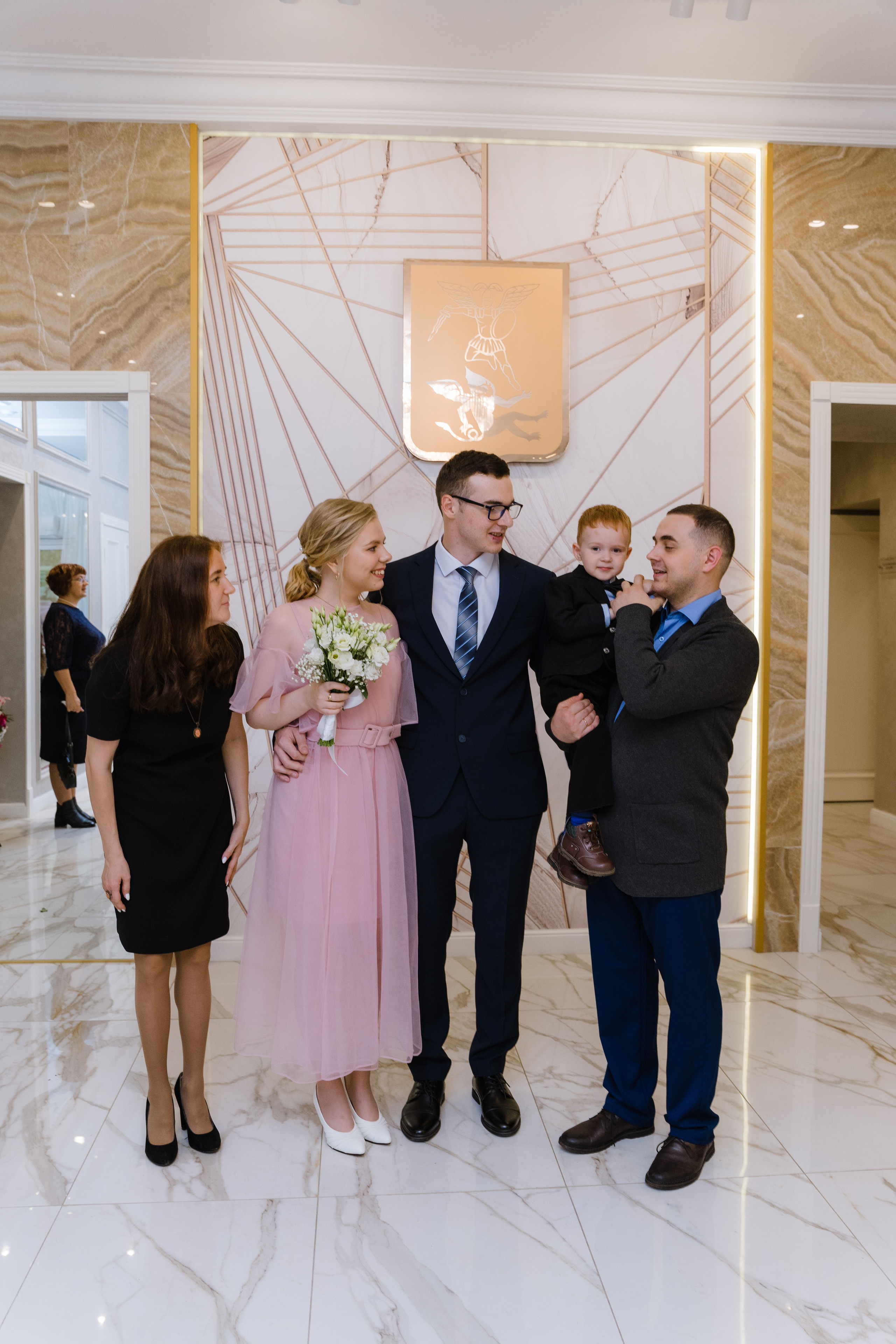 Евгения Языкова – свадебный фотограф в Архангельске: эмоциональная классика и репортаж